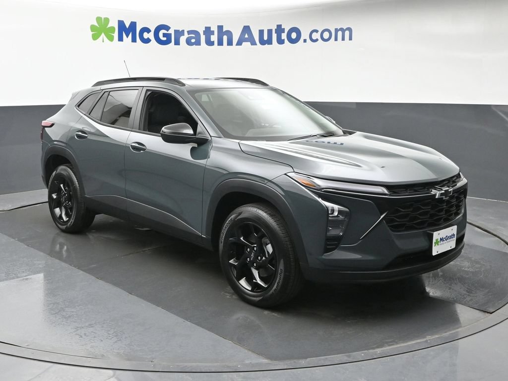 New 2026 Chevrolet Trax LT w/ Driver Confidence Package FWD image 2