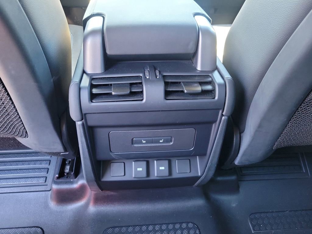 Used 2024 Land Rover Defender 110 X-Dynamic SE image 12