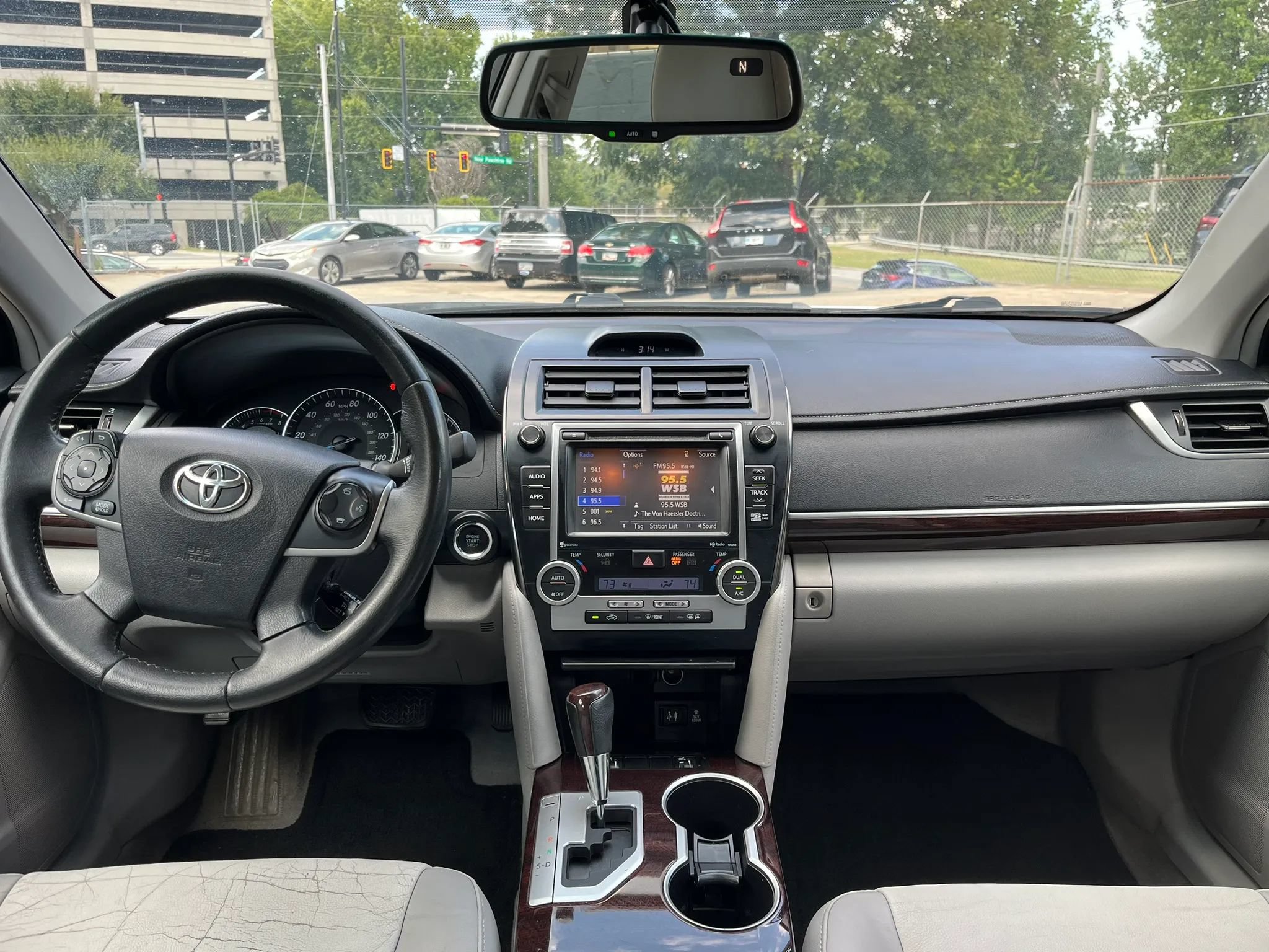 Used 2014 Toyota Camry XLE FWD image 12