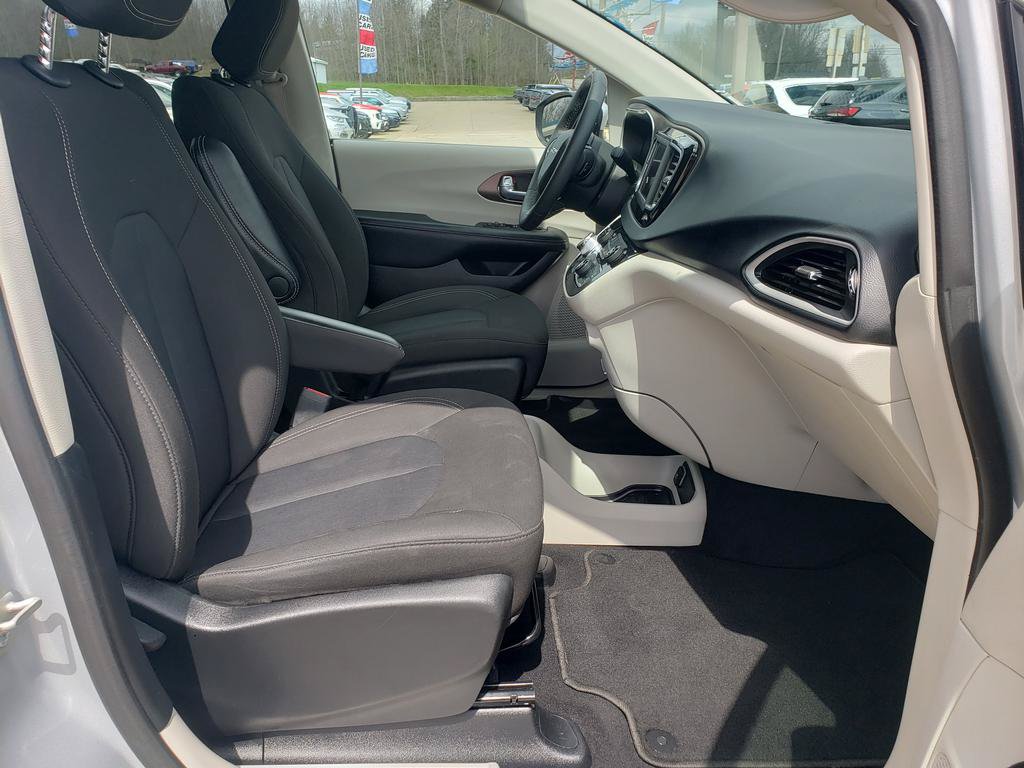 Certified 2023 Chrysler Voyager LX FWD image 17