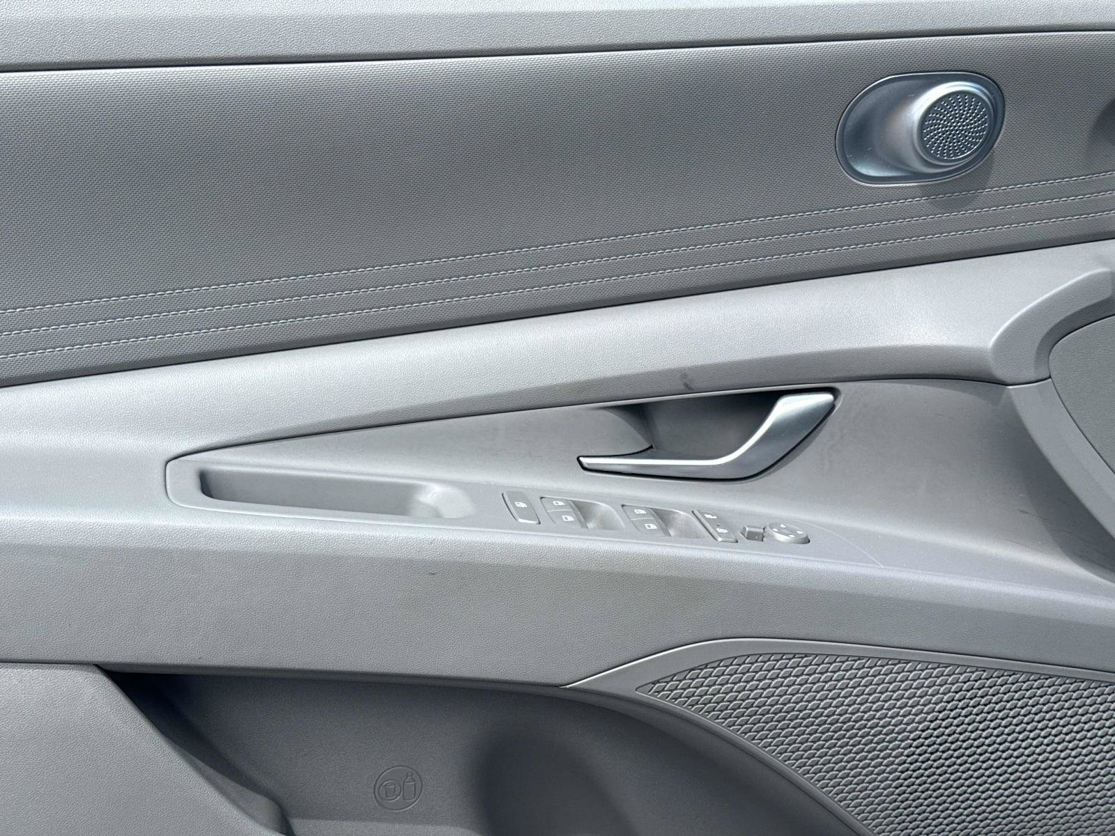 Used 2023 Hyundai Elantra SEL image 16