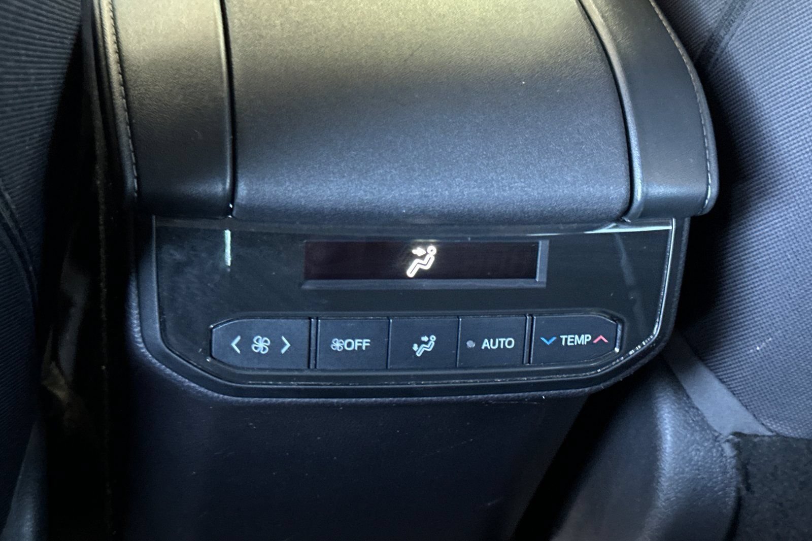Used 2022 Toyota Highlander LE AWD/4WD image 15