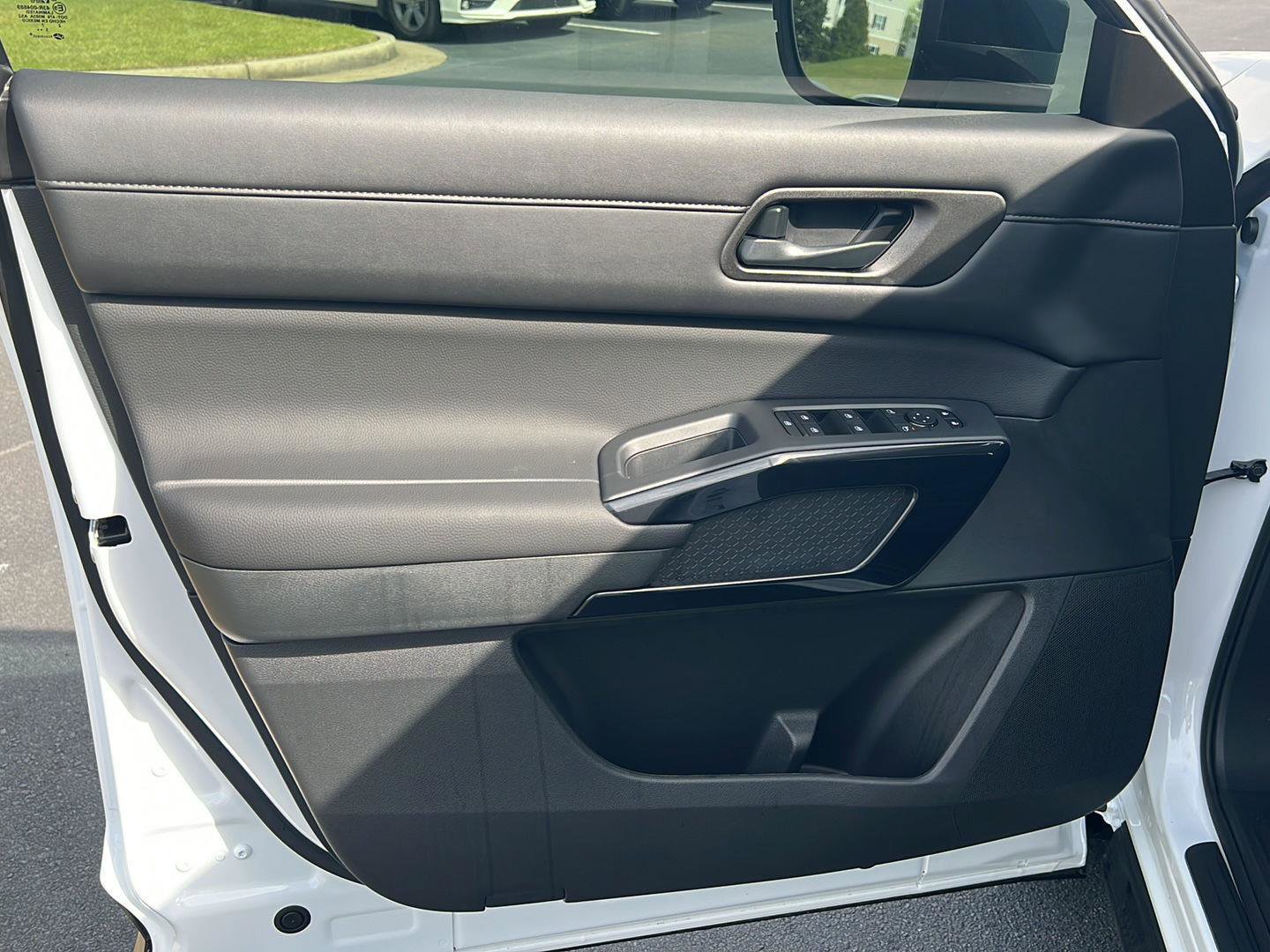 New 2026 Nissan Pathfinder SV image 17