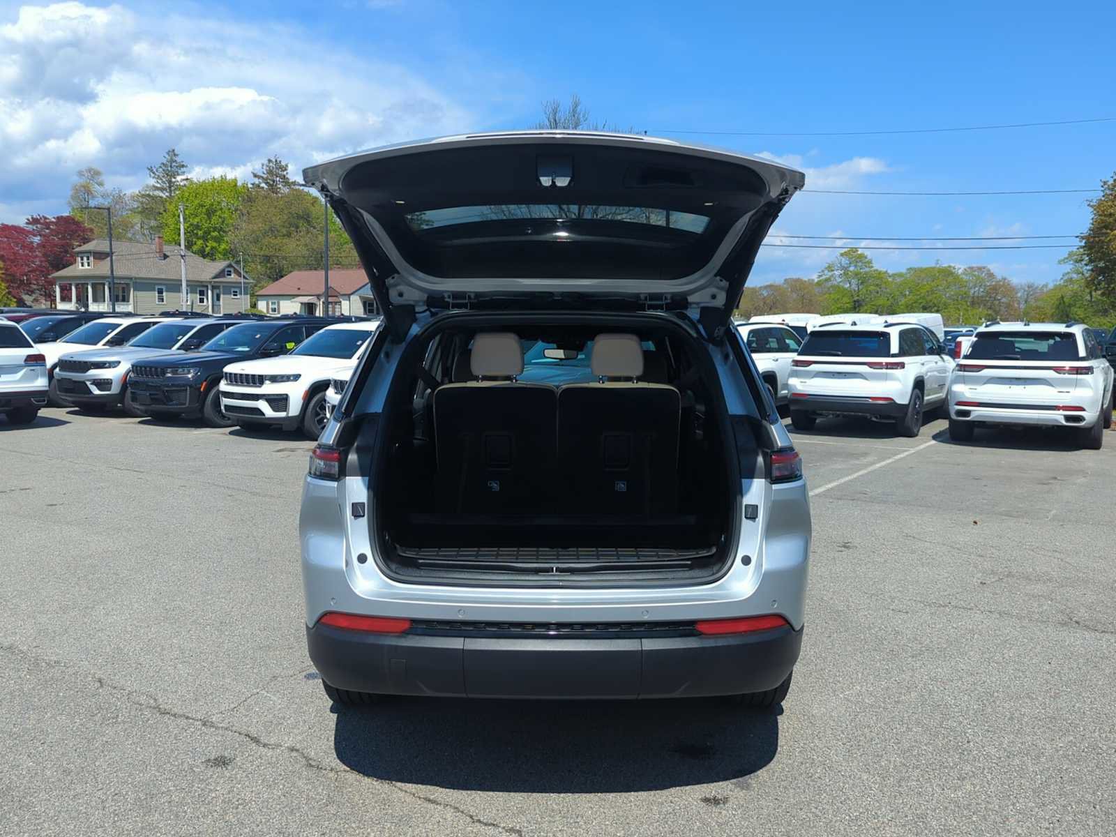 Used 2024 Jeep Grand Cherokee L Limited w/ Black Appearance Package AWD/4WD image 34