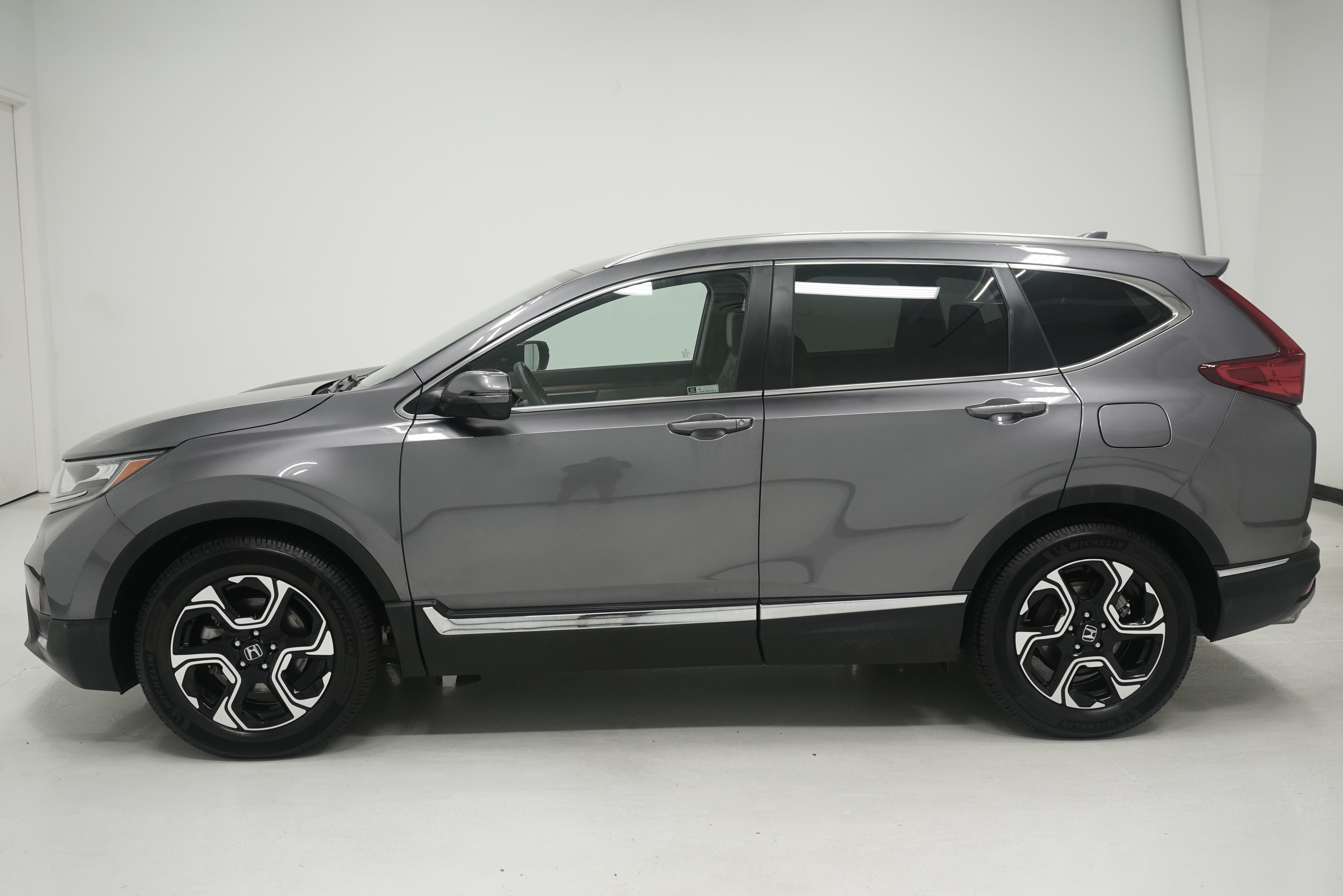 Used 2018 Honda CR-V Touring image 7