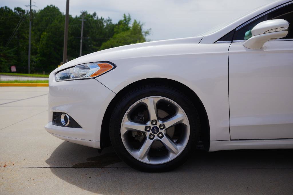Used 2016 Ford Fusion SE w/ Equipment Group 201A image 9