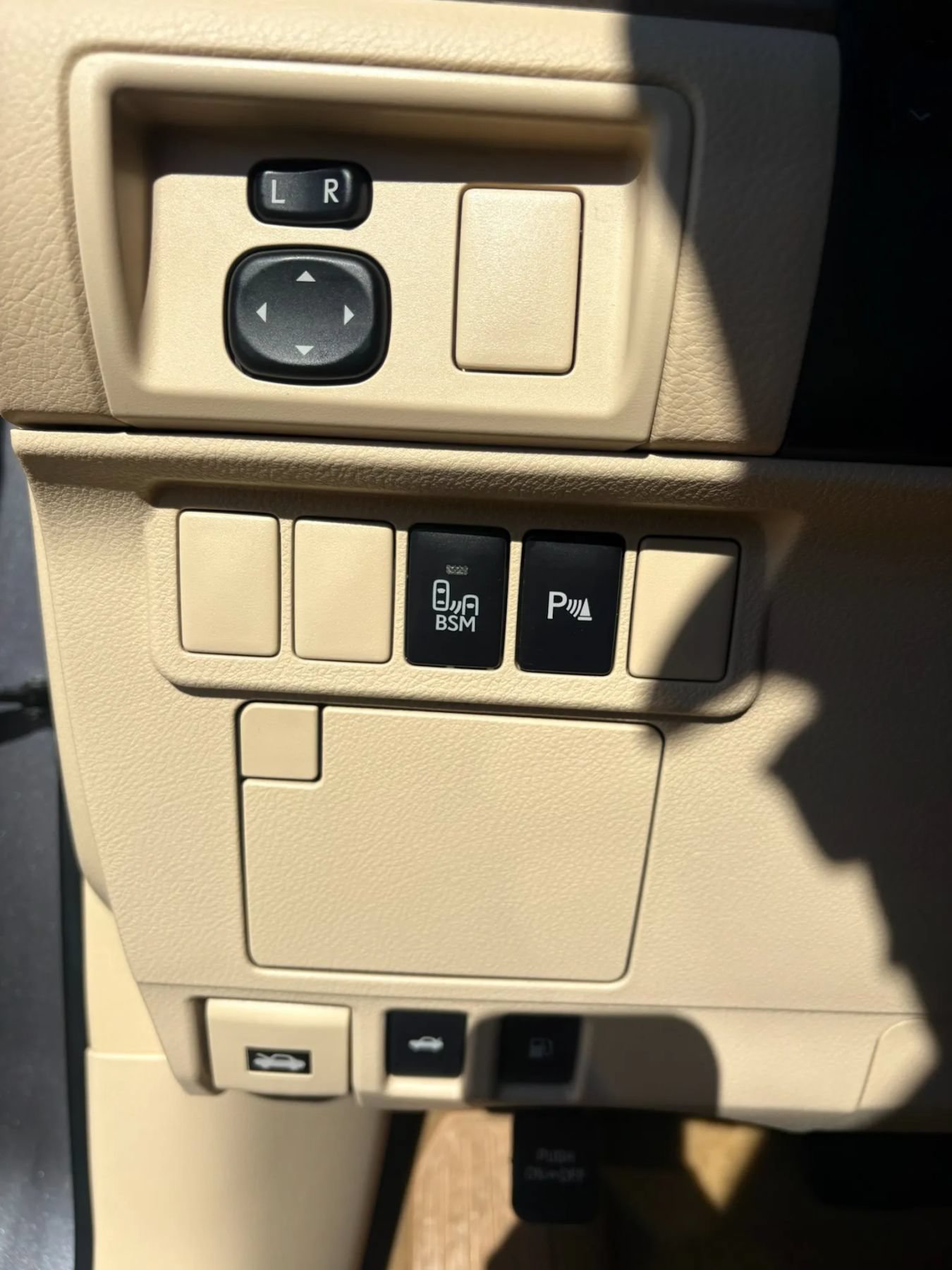 Used 2014 Lexus ES 350 w/ Luxury Package FWD image 16