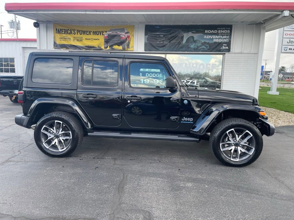 Used 2024 Jeep Wrangler Unlimited w/ Convenience Group AWD/4WD image 2