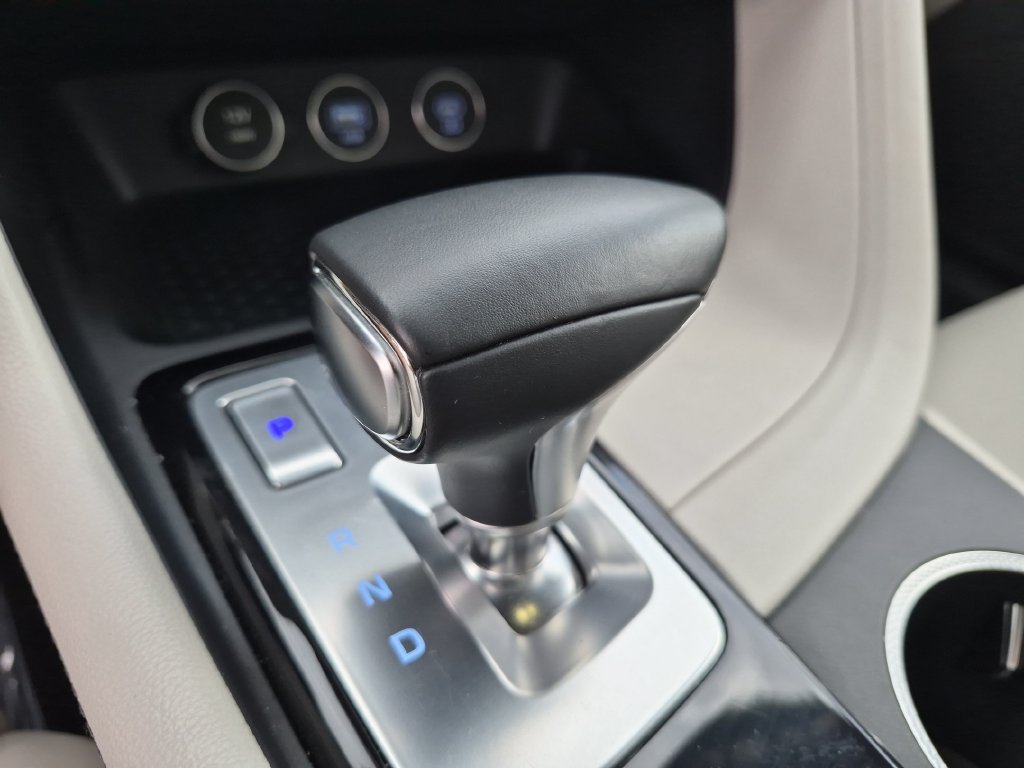 Used 2025 Genesis G70 2.5T RWD image 24