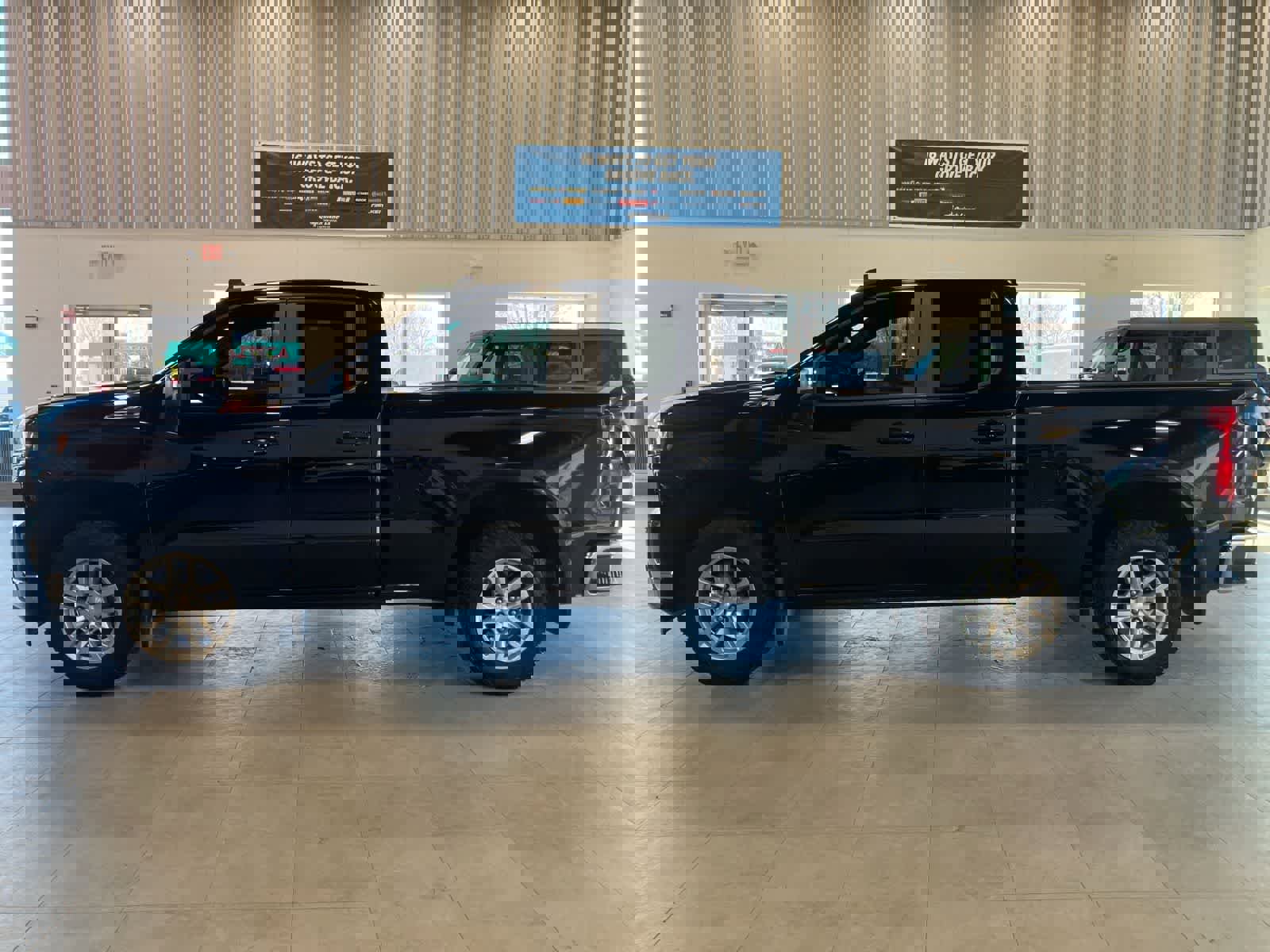 Used 2021 Chevrolet Silverado 1500 LT w/ Z71 Off-Road Package image 8