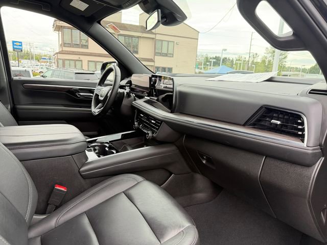 Used 2025 Chevrolet Suburban Z71 AWD/4WD image 46