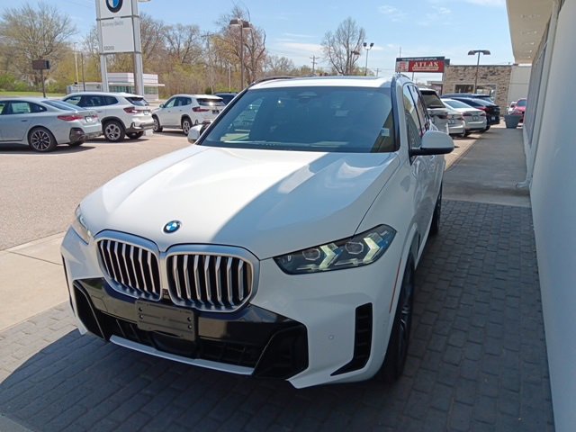 Certified 2025 BMW X5 xDrive40i w/ M Sport Package image 3