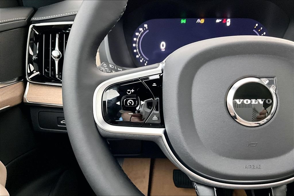 New 2026 Volvo XC90 B5 Plus AWD/4WD image 16