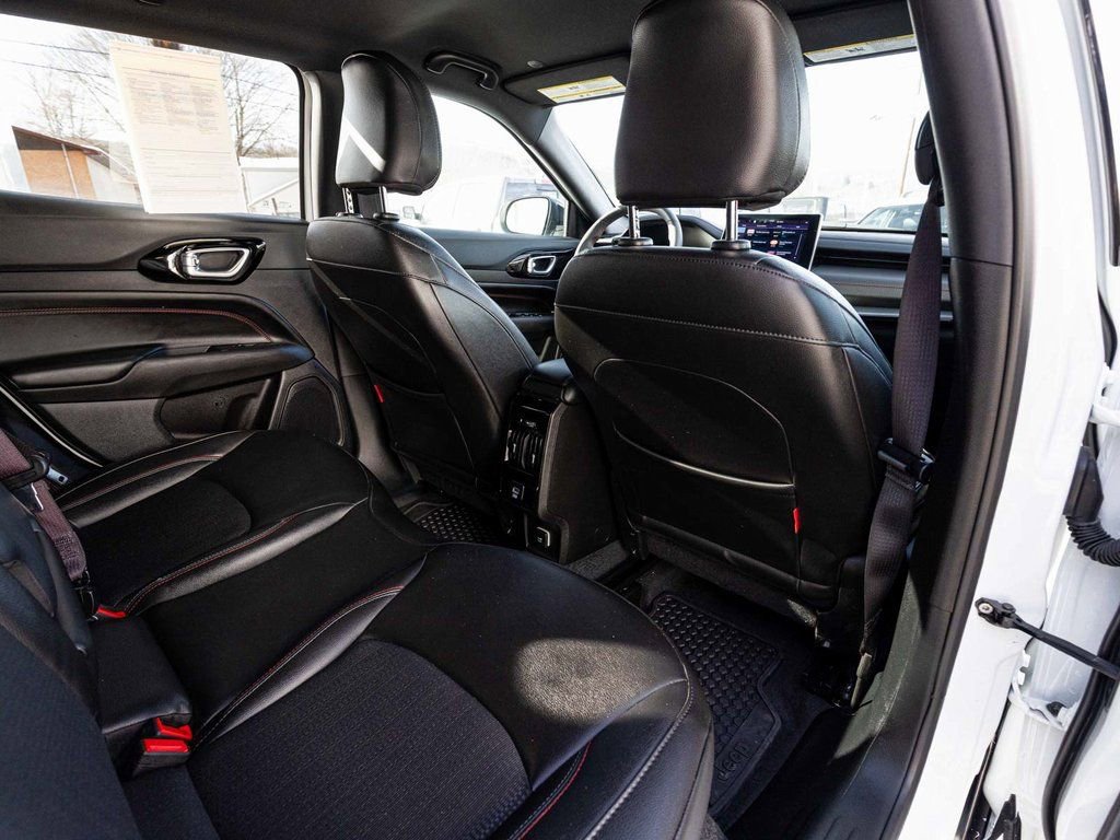 Used 2025 Jeep Compass Trailhawk image 28