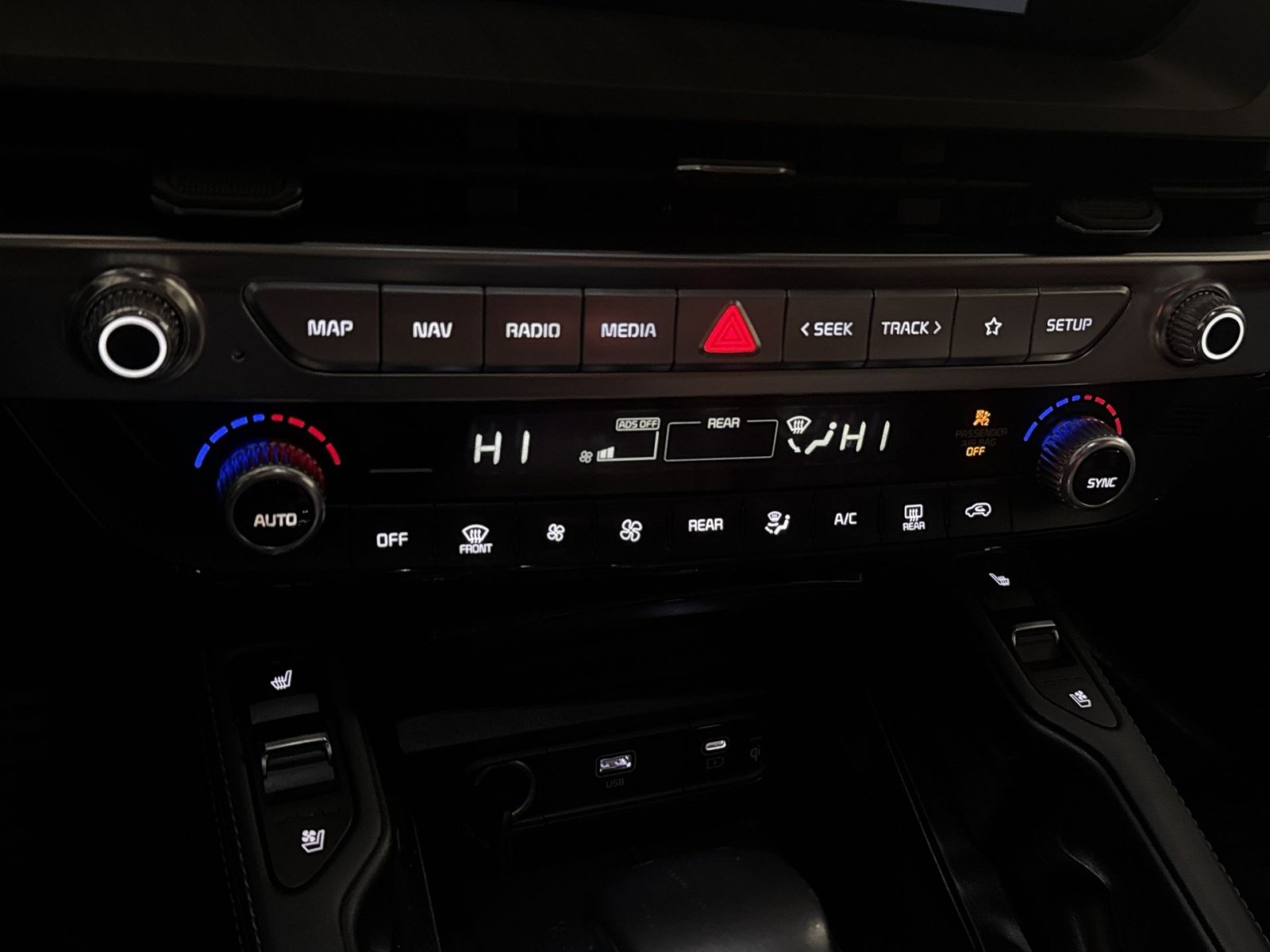Used 2024 Kia Telluride SX w/ Towing Package FWD image 31