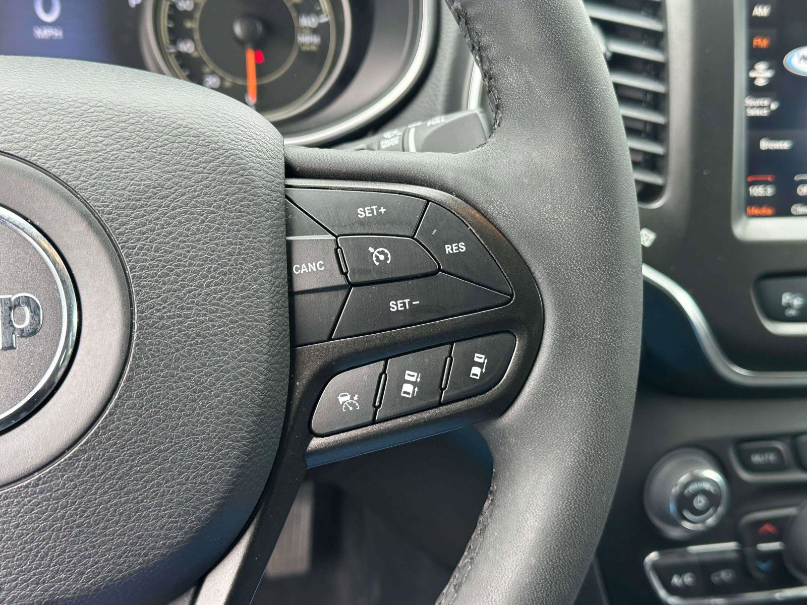 Used 2023 Jeep Cherokee Trailhawk image 21