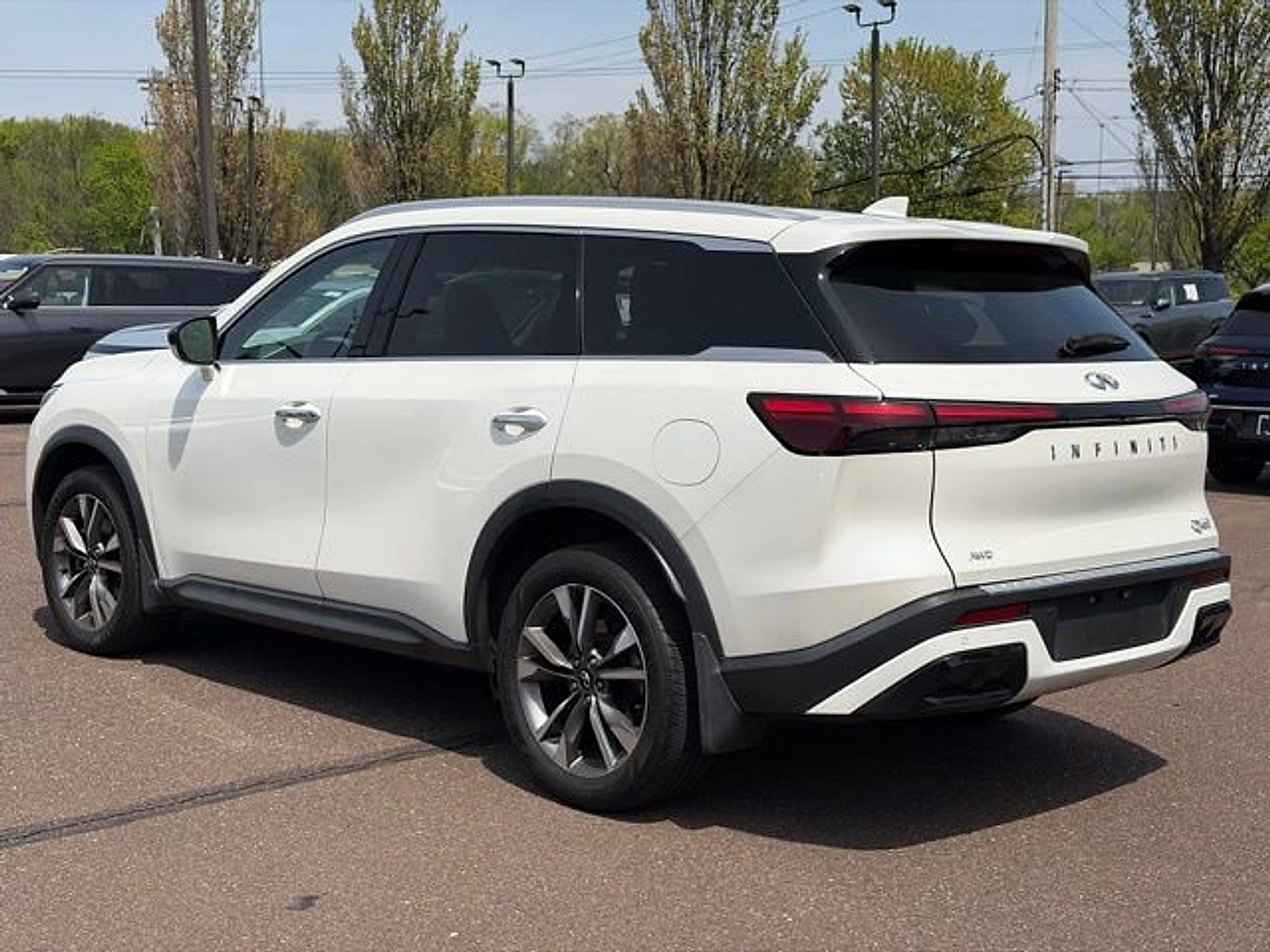 Certified 2023 INFINITI QX60 Luxe w/ Performance Audio Package AWD/4WD image 5