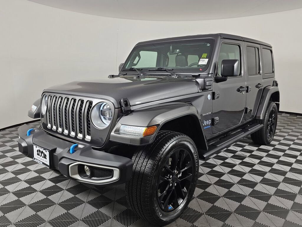 Used 2023 Jeep Wrangler Unlimited Sahara w/ Cold Weather Group AWD/4WD image 7