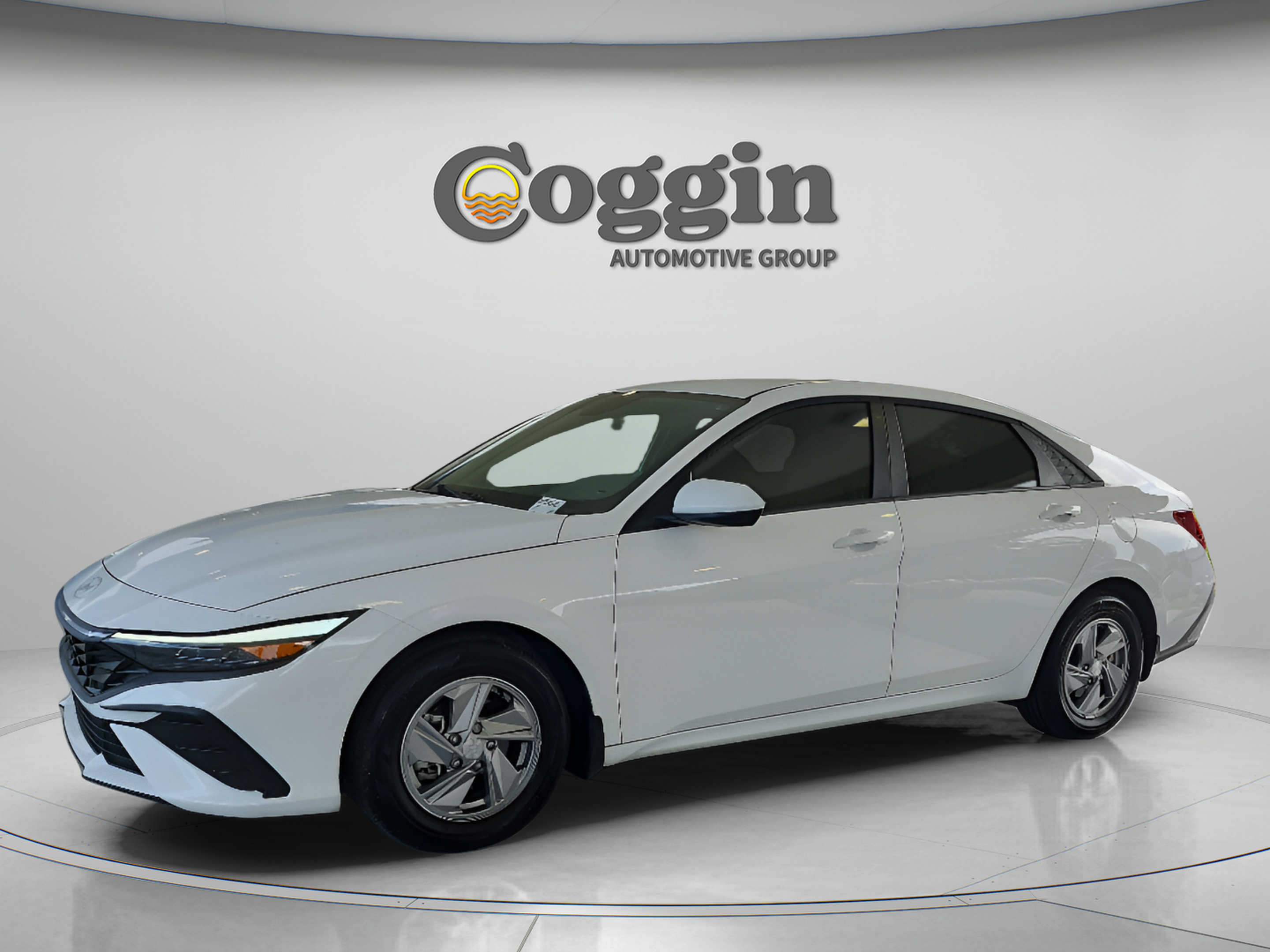 Used 2025 Hyundai Elantra SE FWD image 1