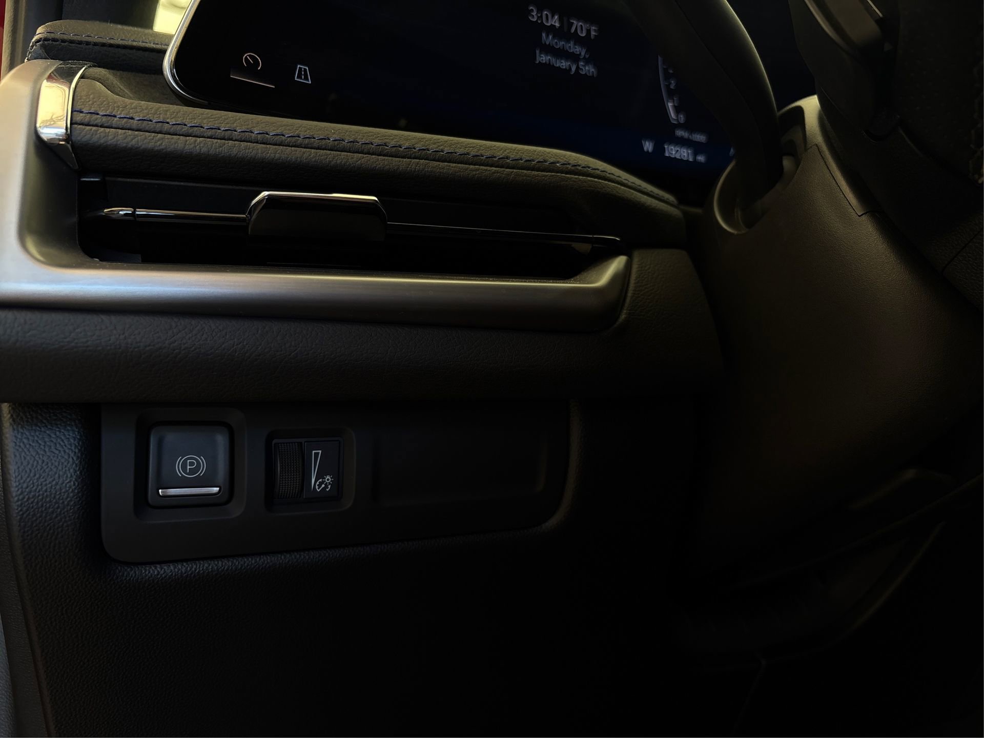 Certified 2024 Cadillac XT4 Sport image 21