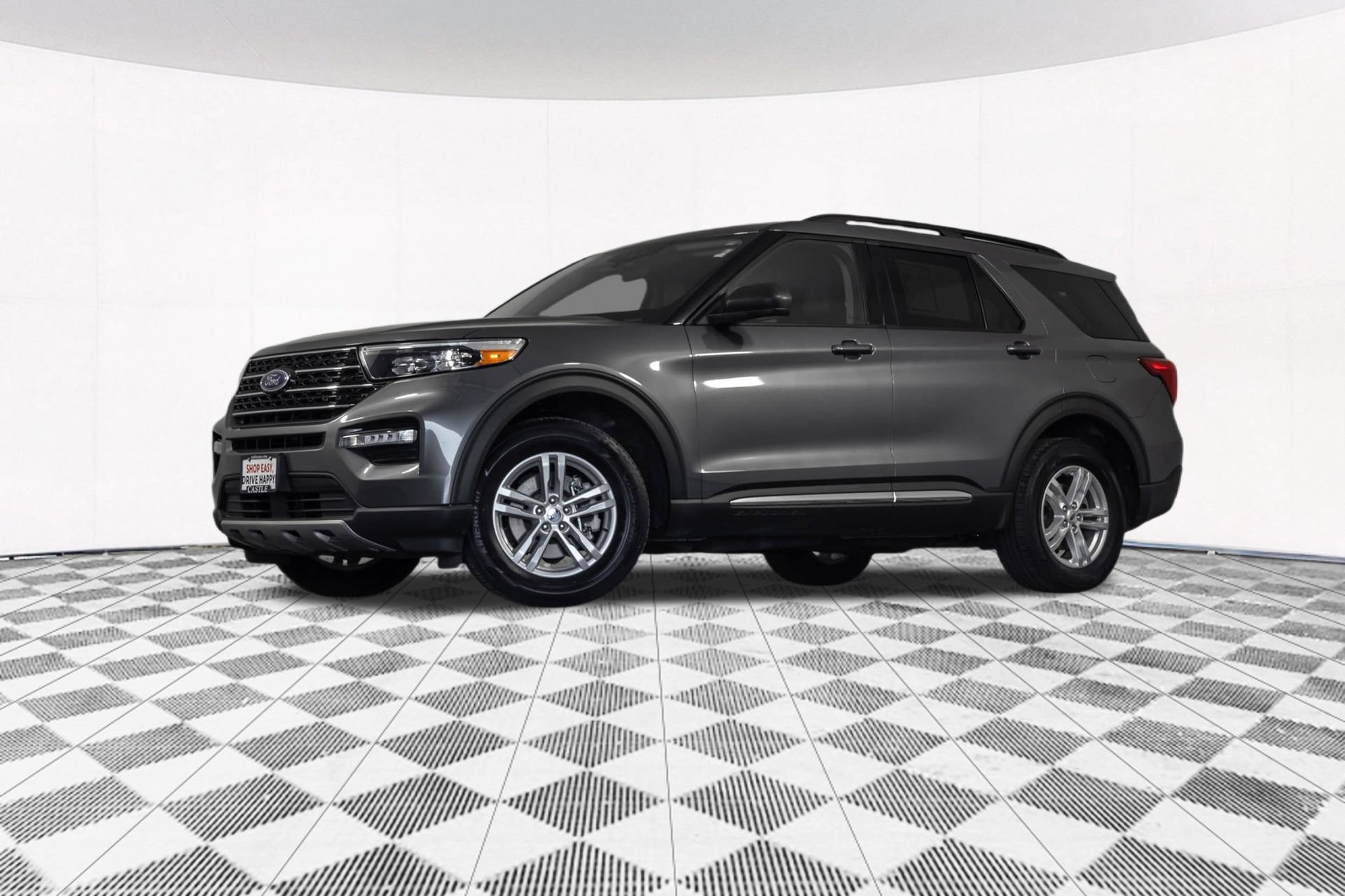 Used 2021 Ford Explorer XLT w/ Equipment Group 202A AWD/4WD image 2
