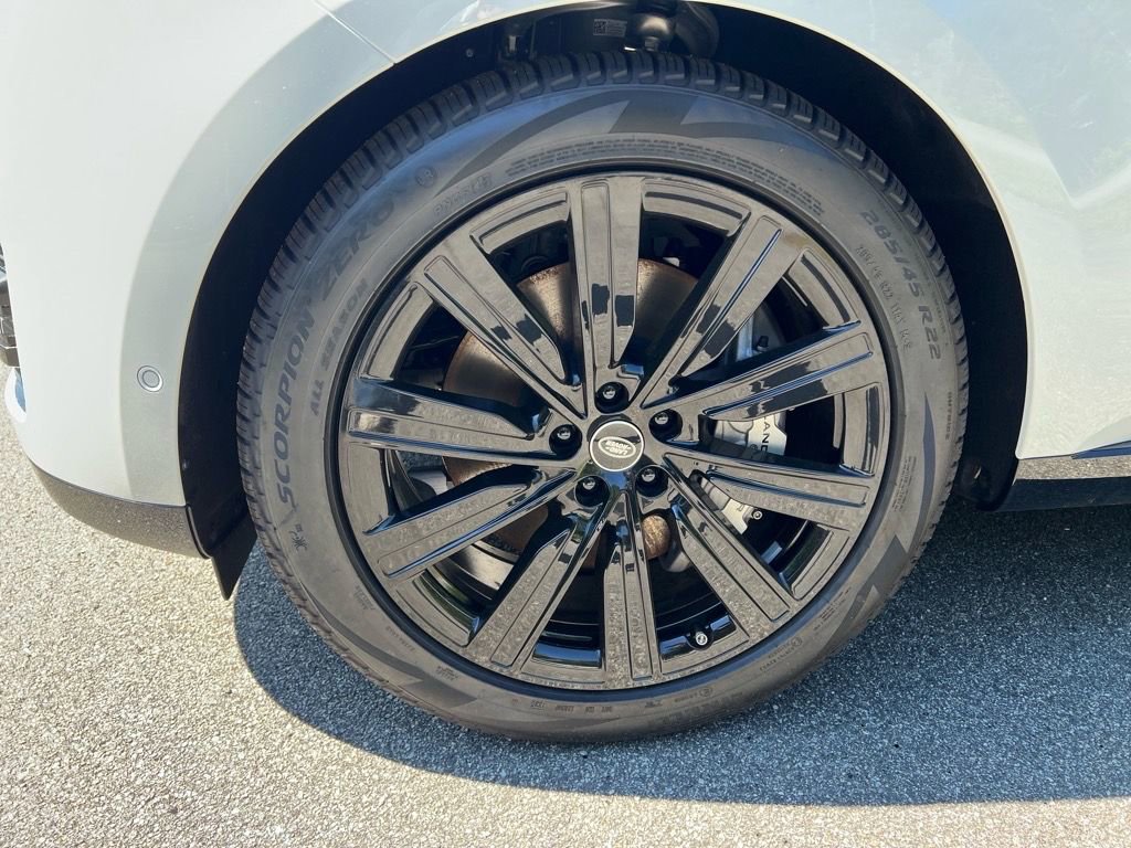 New 2025 Land Rover Range Rover SE image 9