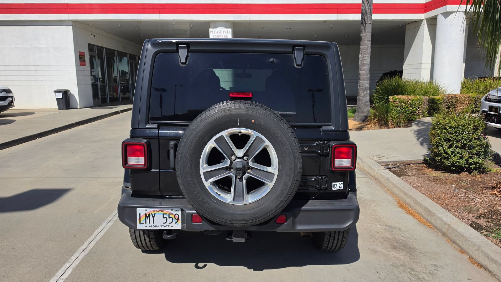 Used 2023 Jeep Wrangler Unlimited Sahara w/ Cold Weather Group AWD/4WD image 5