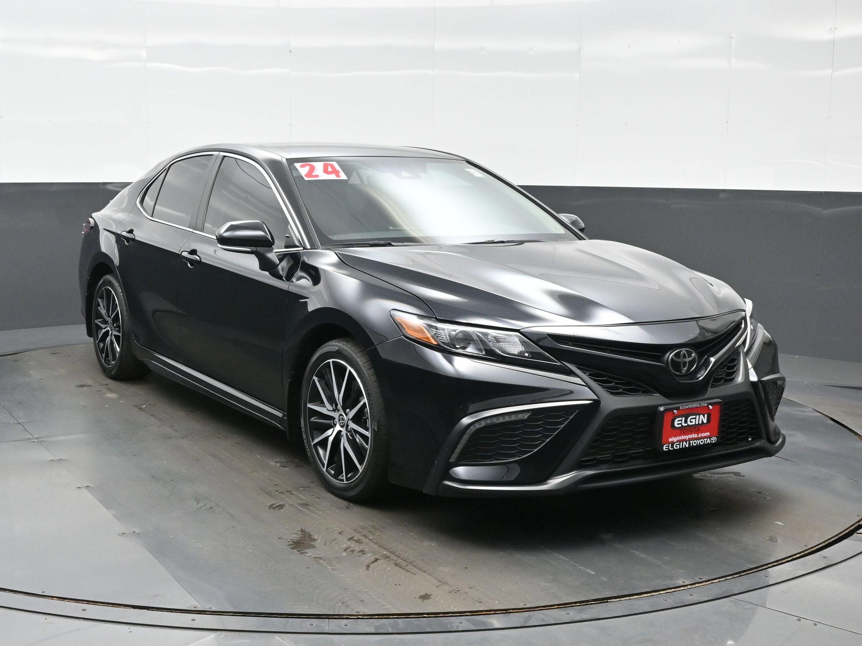Used 2024 Toyota Camry SE FWD image 8
