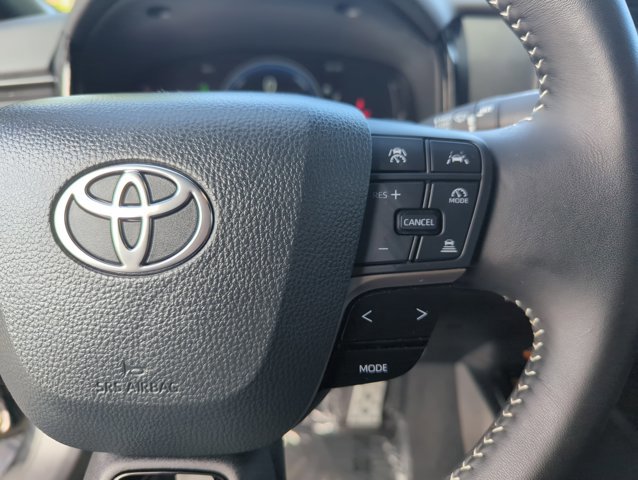 Used 2025 Toyota Camry SE FWD image 13