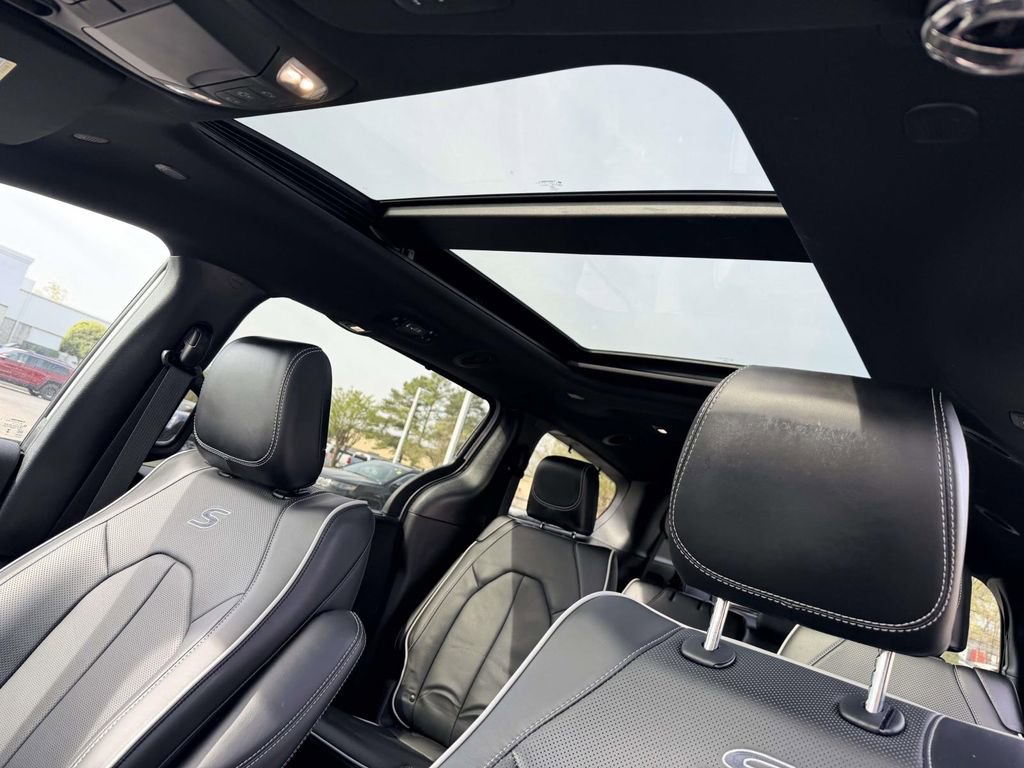 Used 2024 Chrysler Pacifica Limited w/ S Appearance Package image 20