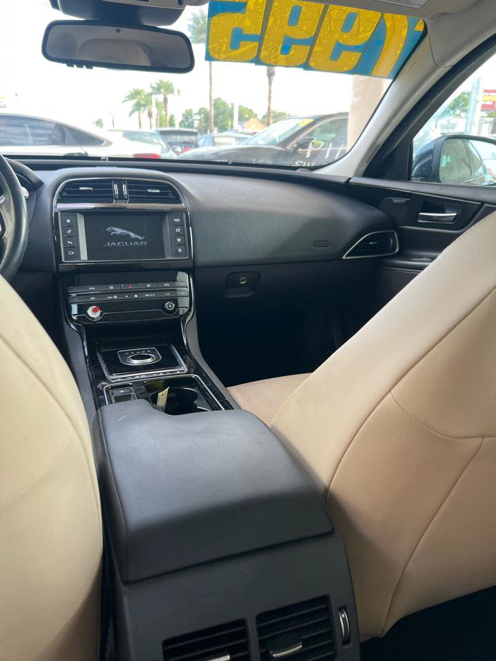 Used 2018 Jaguar XE Premium RWD image 9