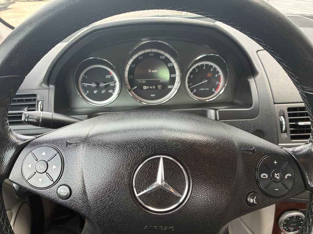 Used 2010 Mercedes-Benz C 300 Sedan image 8