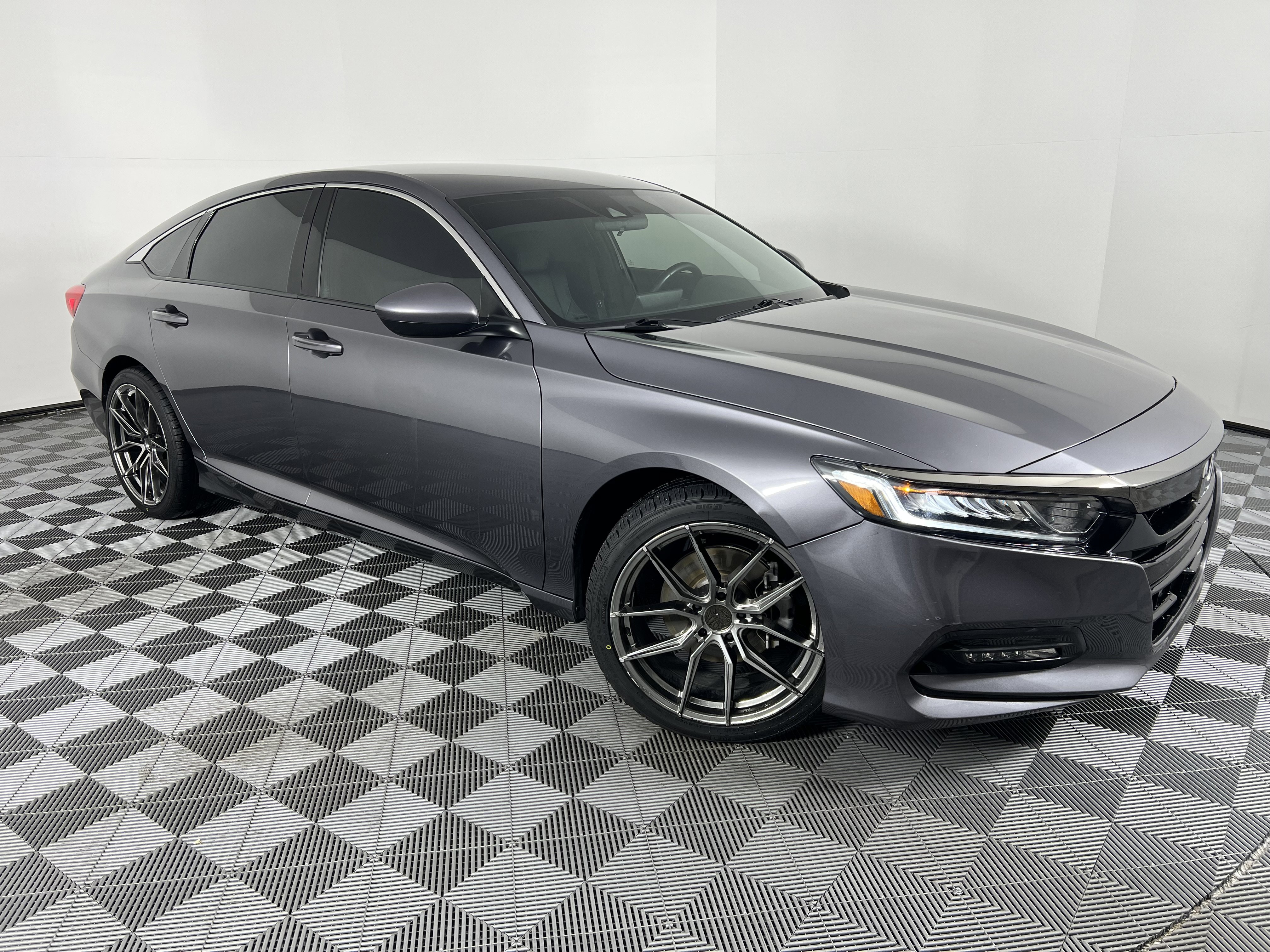 Used 2018 Honda Accord Sport image 2