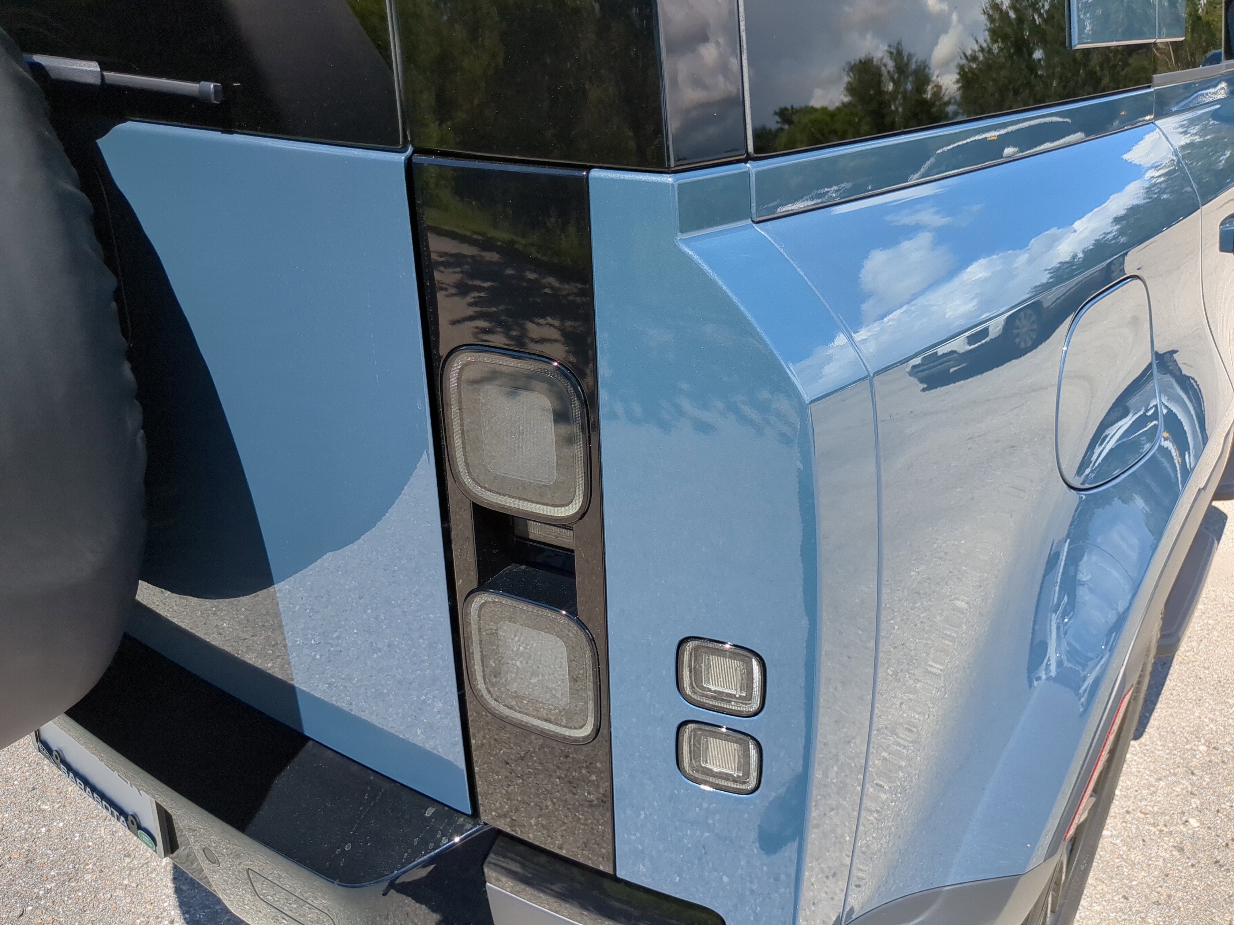 New 2026 Land Rover Defender 110 S image 10