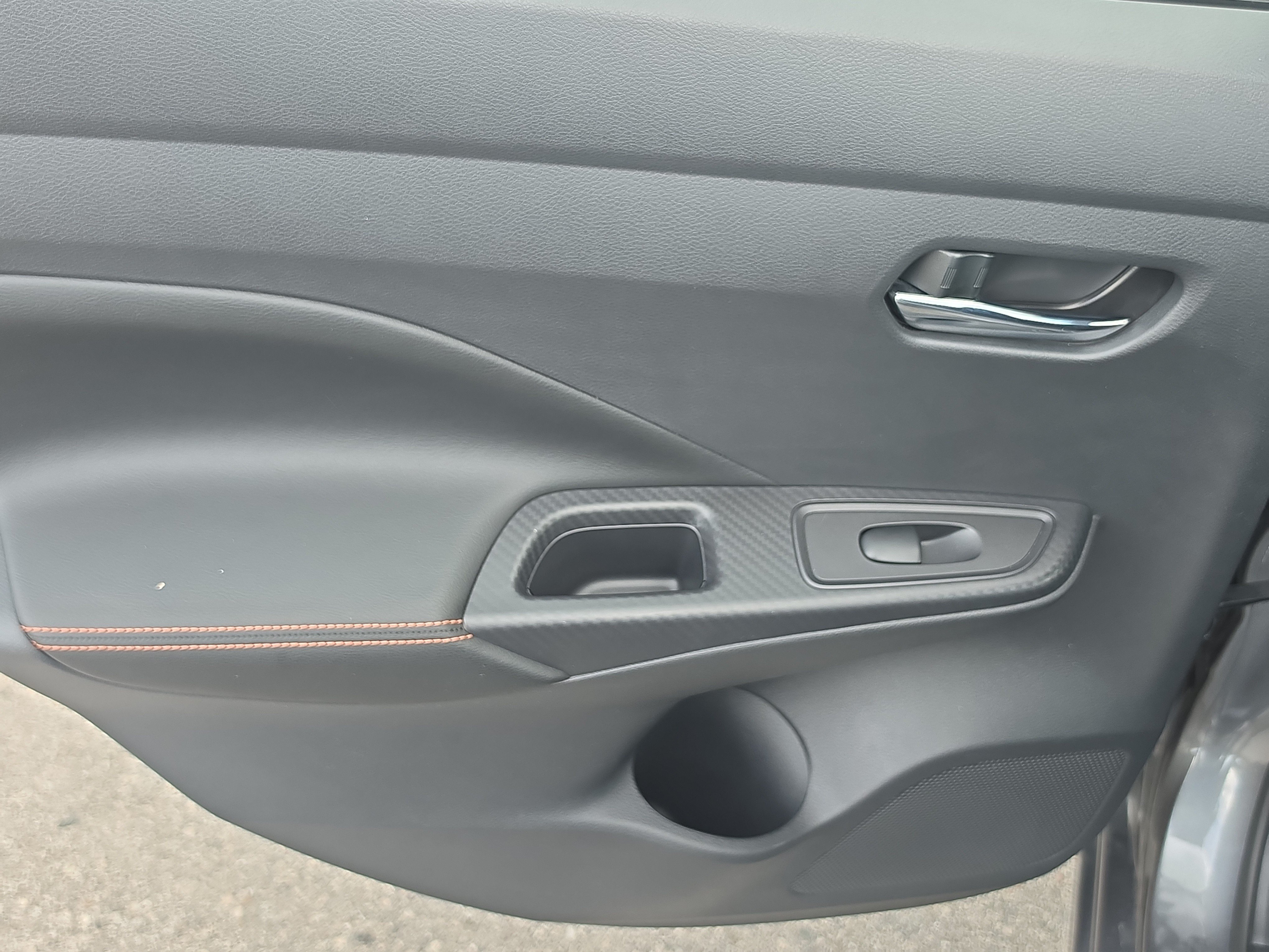 Used 2020 Nissan Versa SR FWD image 6