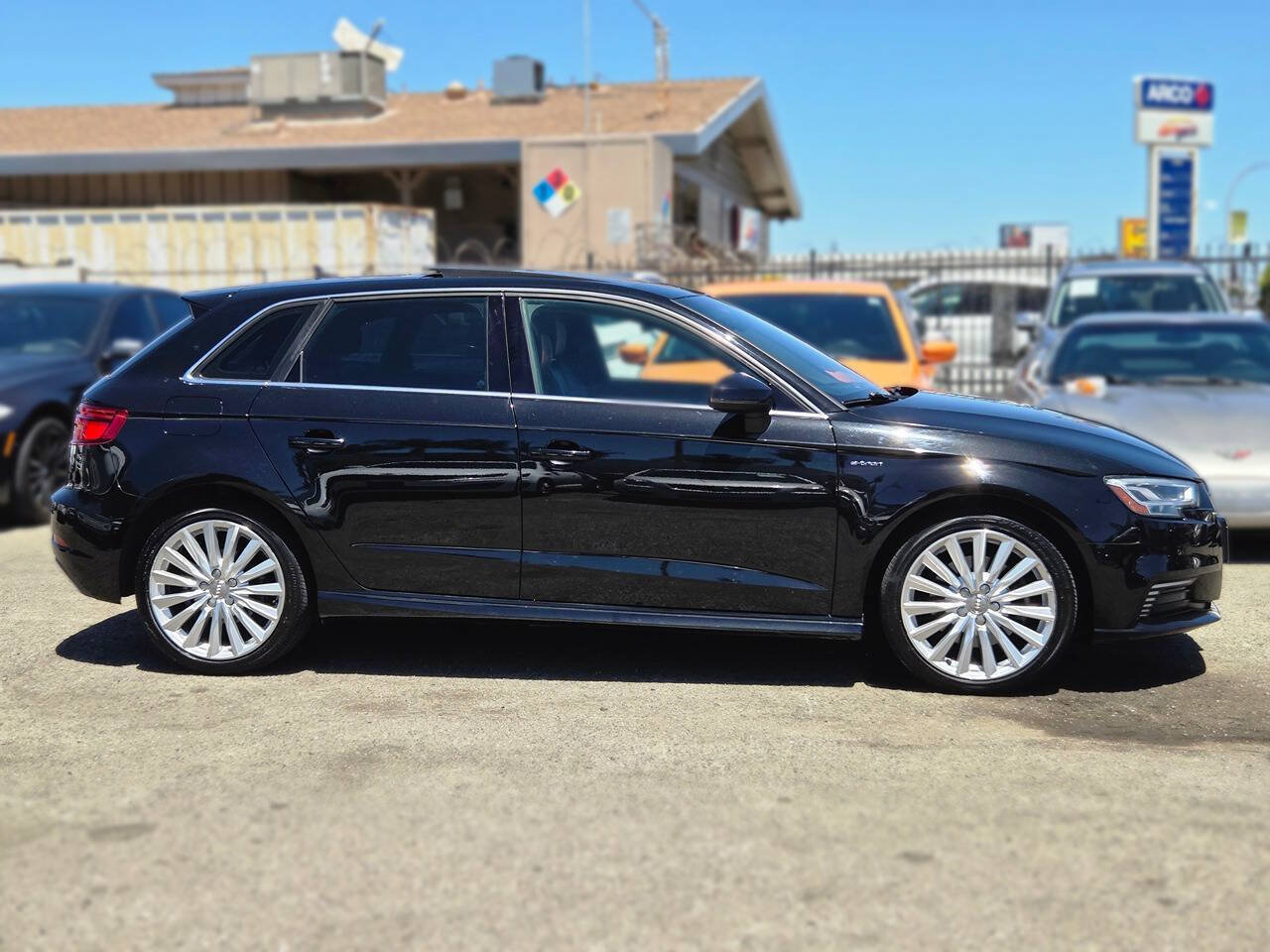 Used 2017 Audi A3 e-tron Premium Plus w/ Technology Package FWD image 3