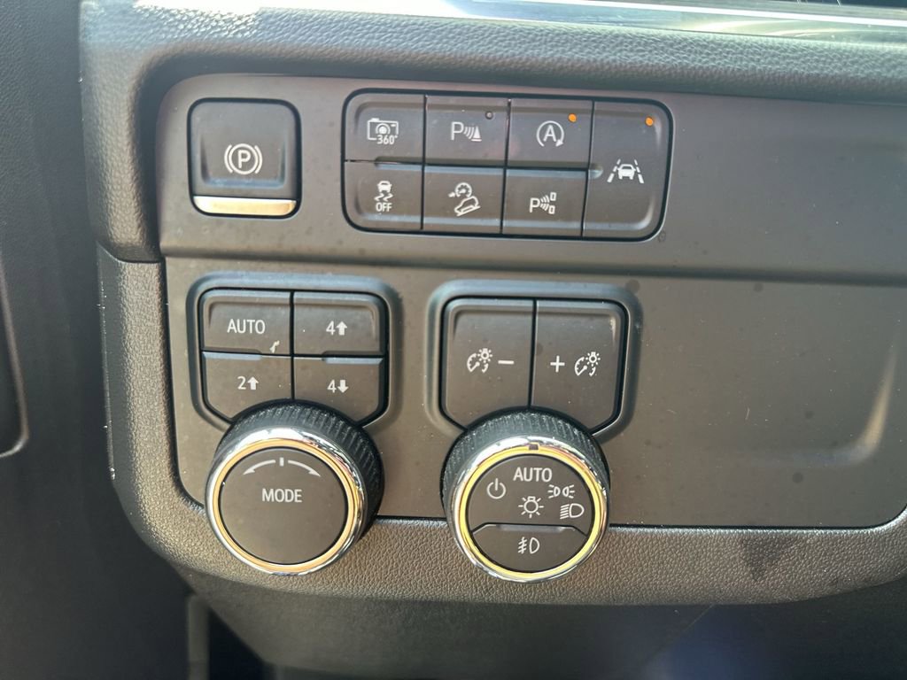 Used 2025 Chevrolet Tahoe Z71 AWD/4WD image 31