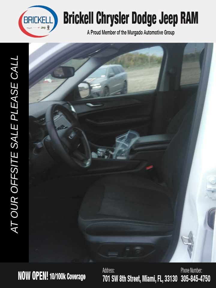 Used 2023 Jeep Grand Cherokee L Laredo RWD image 17