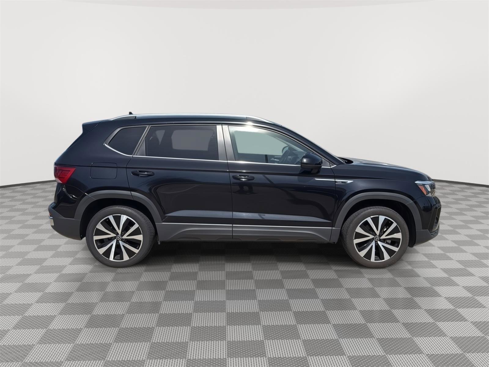 Used 2023 Volkswagen Taos SE image 6