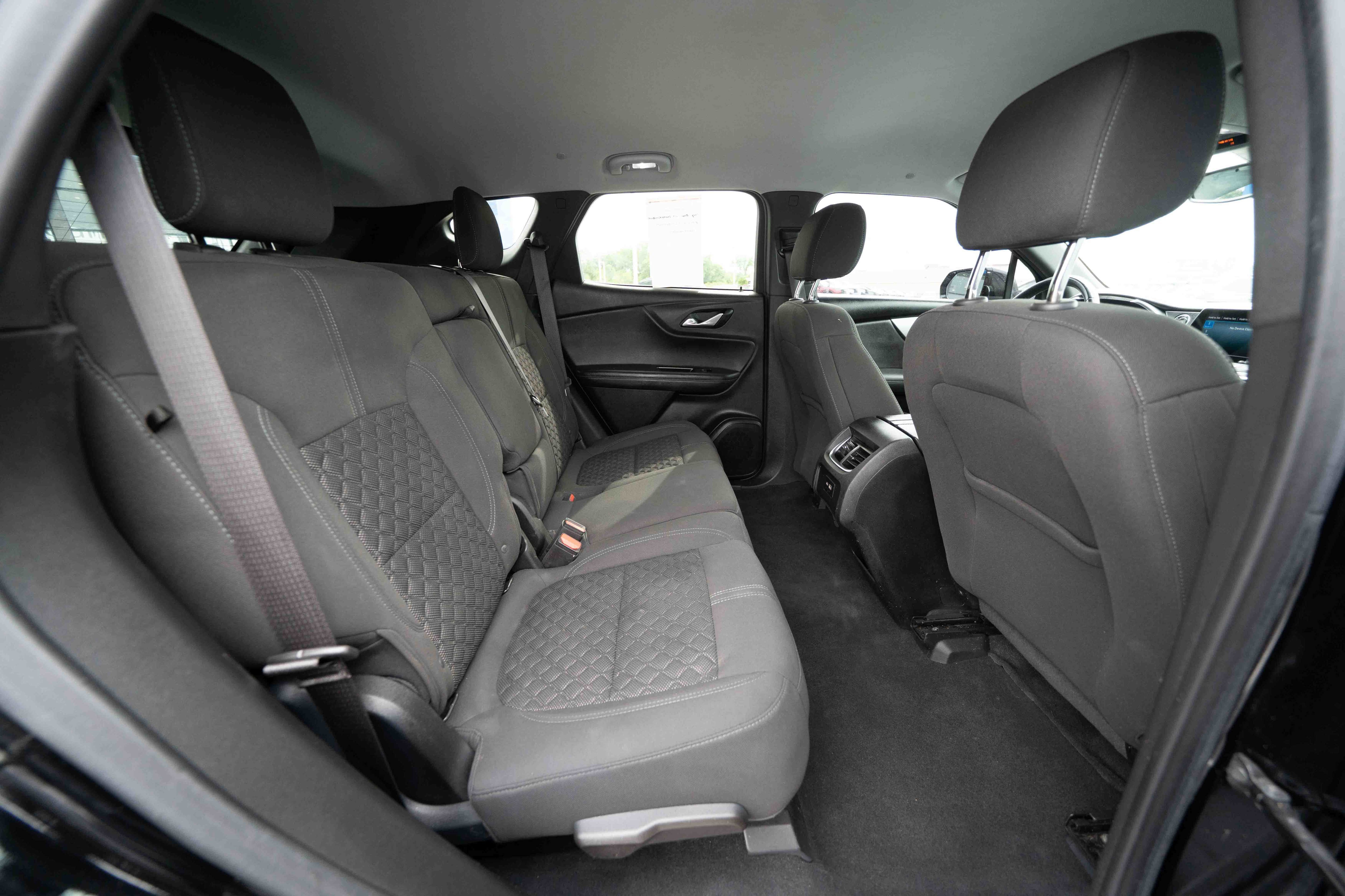 Used 2019 Chevrolet Blazer LT FWD image 25
