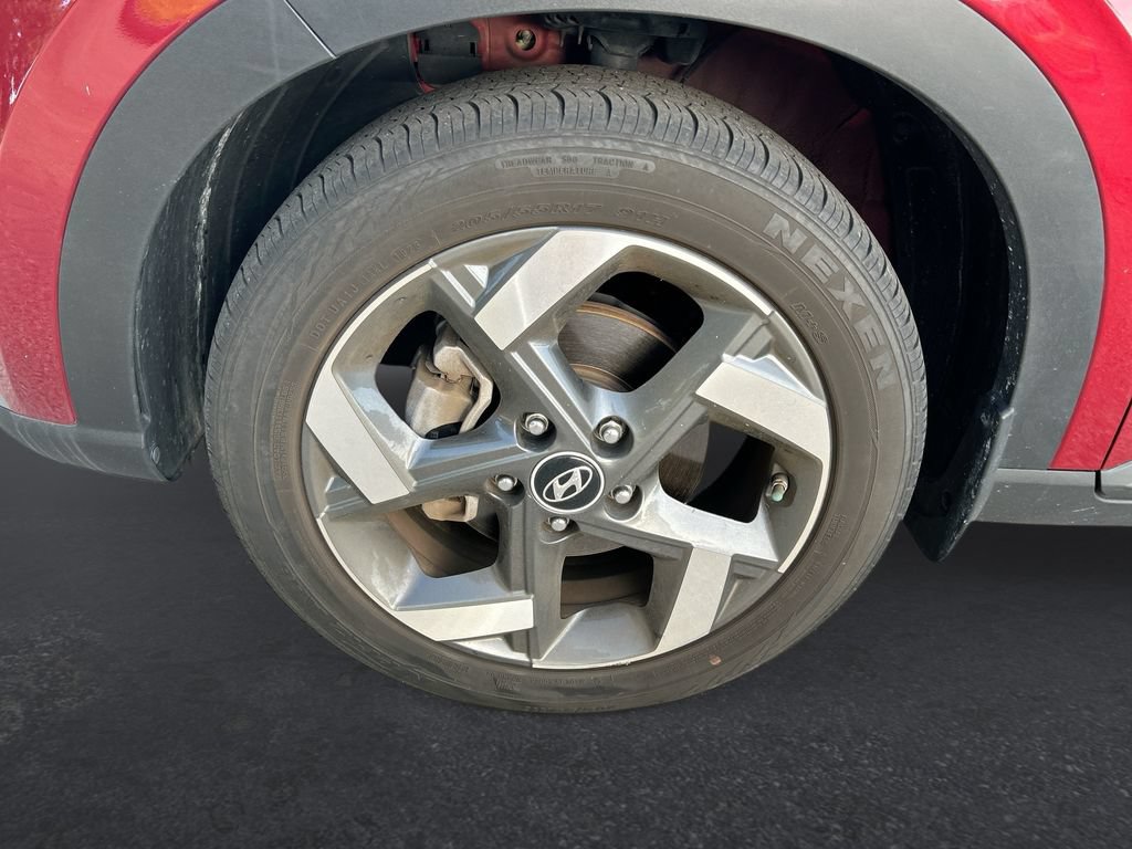 Used 2023 Hyundai Venue SEL FWD image 10