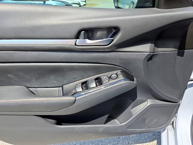 Used 2024 Nissan Altima 2.5 SR w/ SR Premium Package FWD image 16