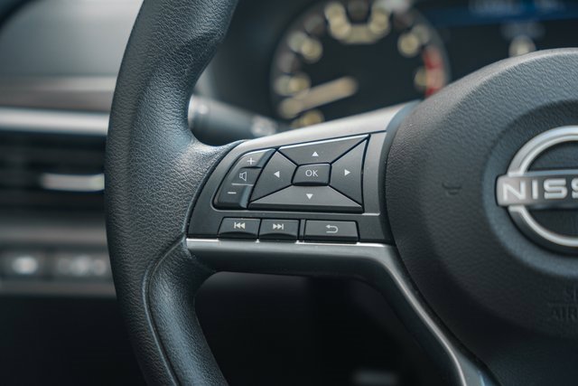 Used 2025 Nissan Altima 2.5 SV image 30