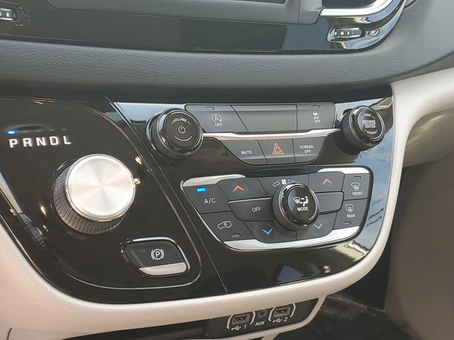 Used 2023 Chrysler Voyager LX FWD image 19