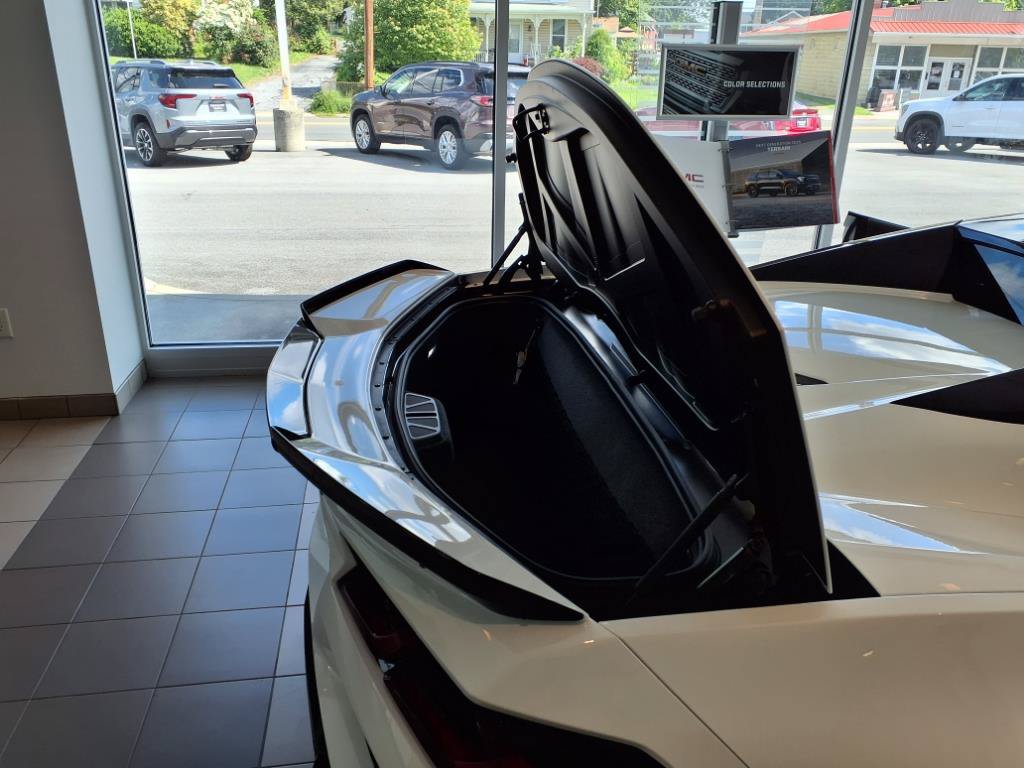 Used 2024 Chevrolet Corvette Z06 RWD image 18