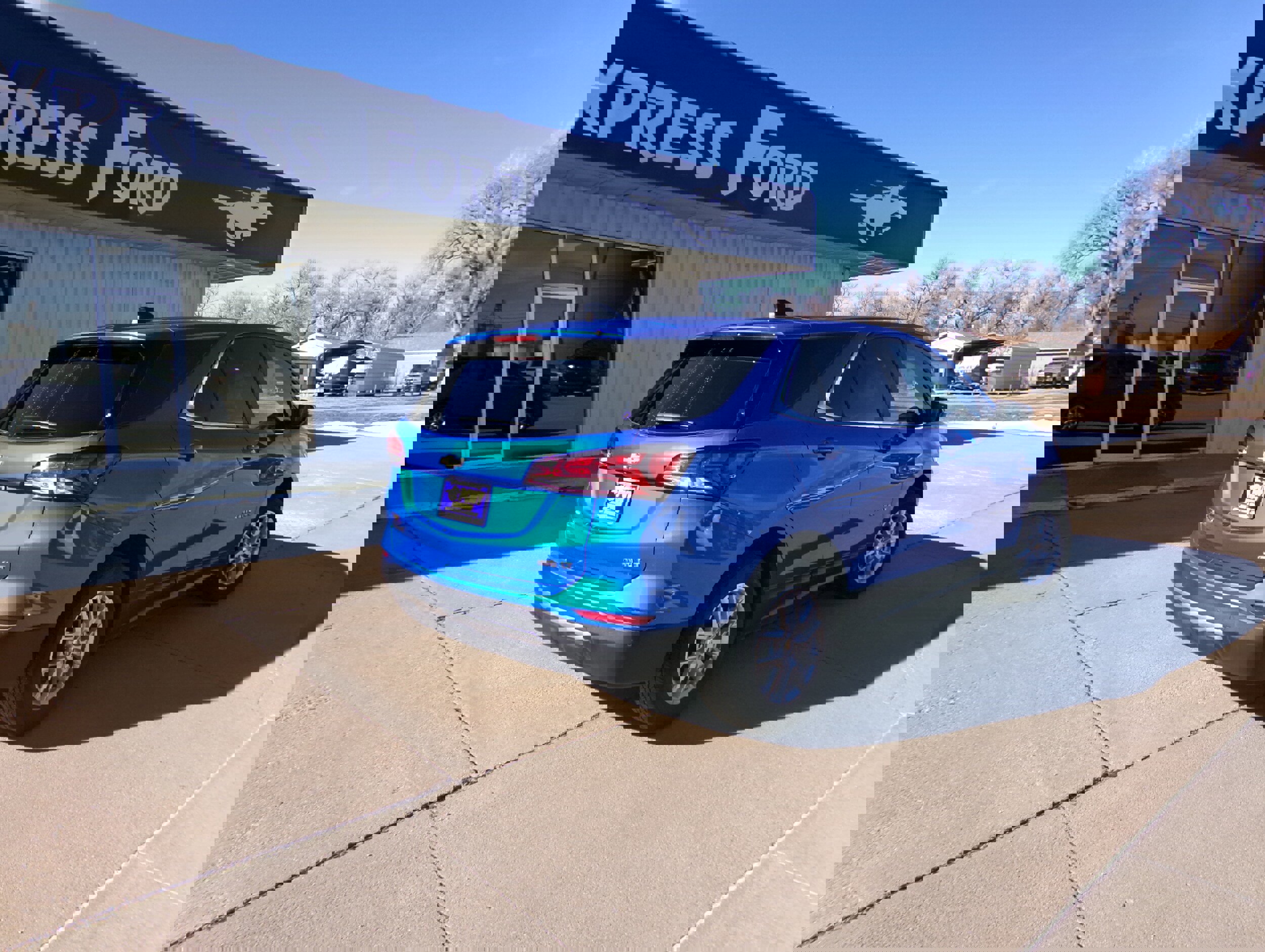 Used 2024 Chevrolet Equinox LT image 3