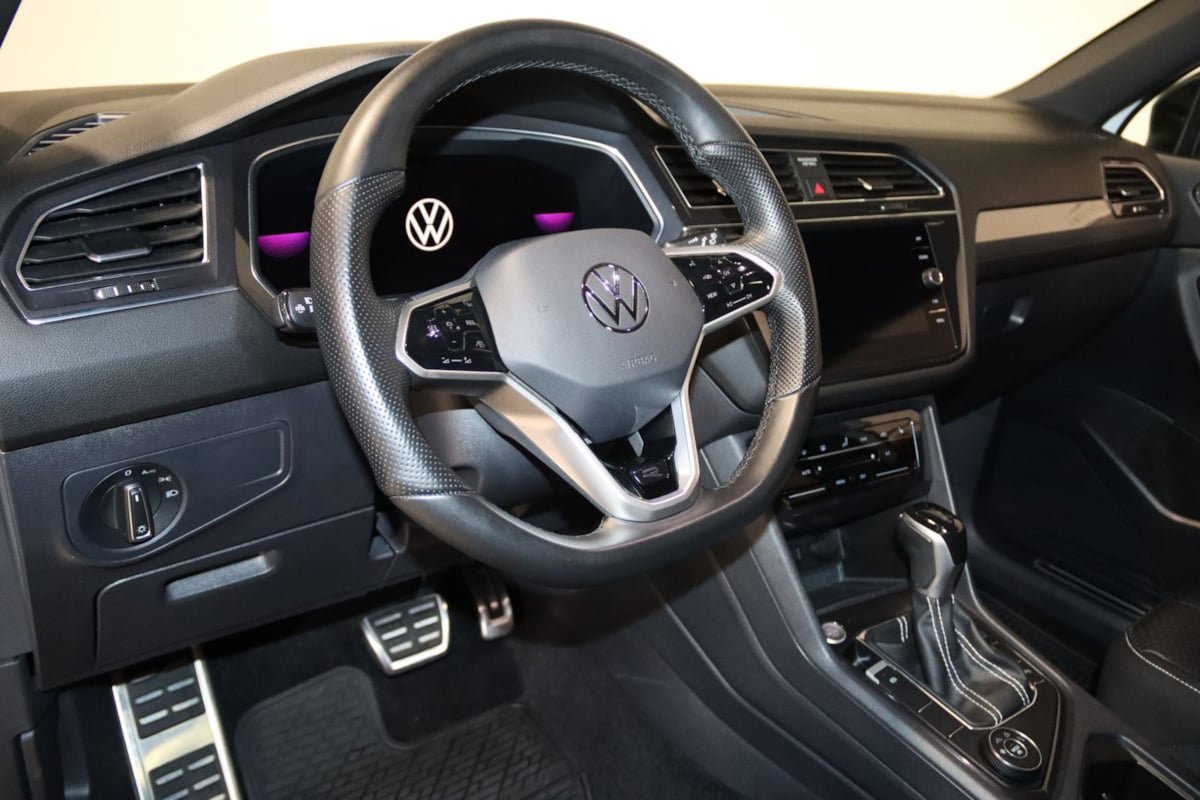 Used 2023 Volkswagen Tiguan SE R-Line AWD/4WD image 34