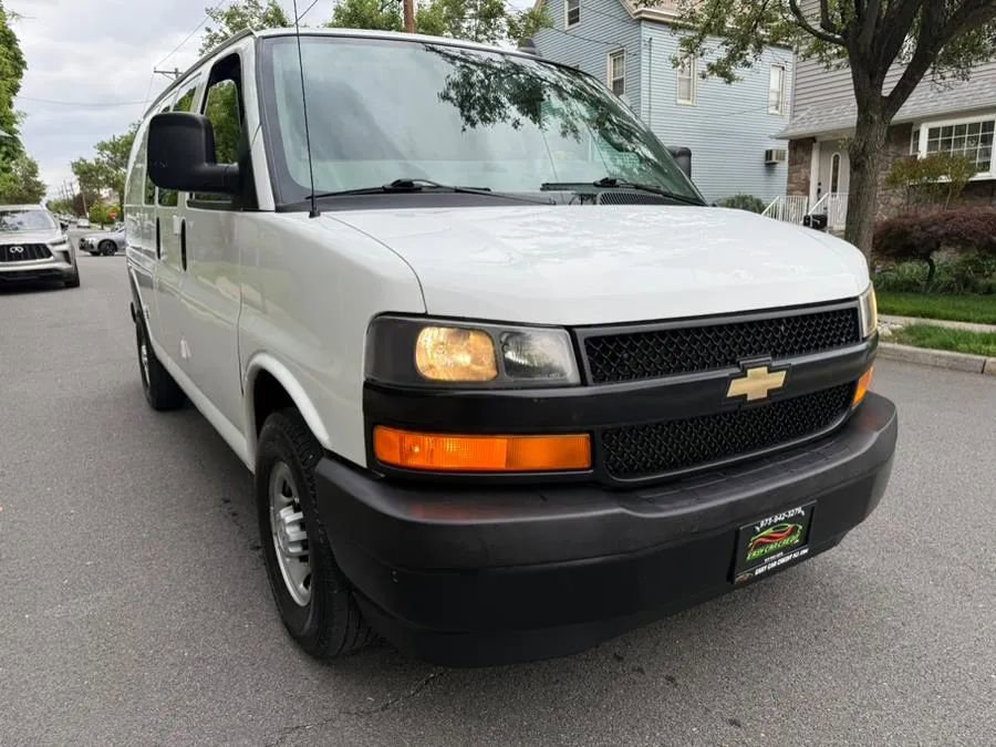Used 2018 Chevrolet Express 2500 image 12