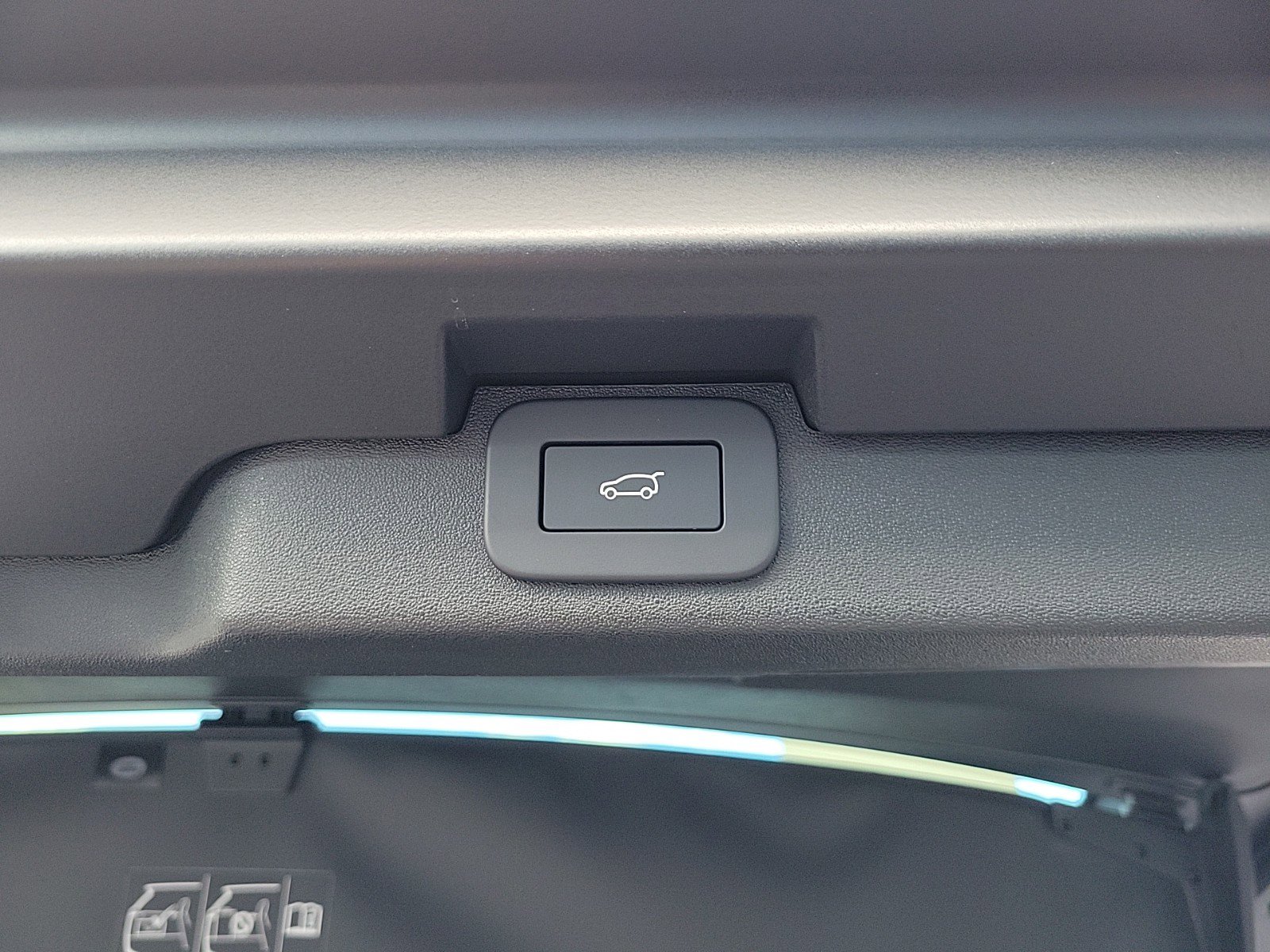 Used 2025 Land Rover Discovery Dynamic SE image 8