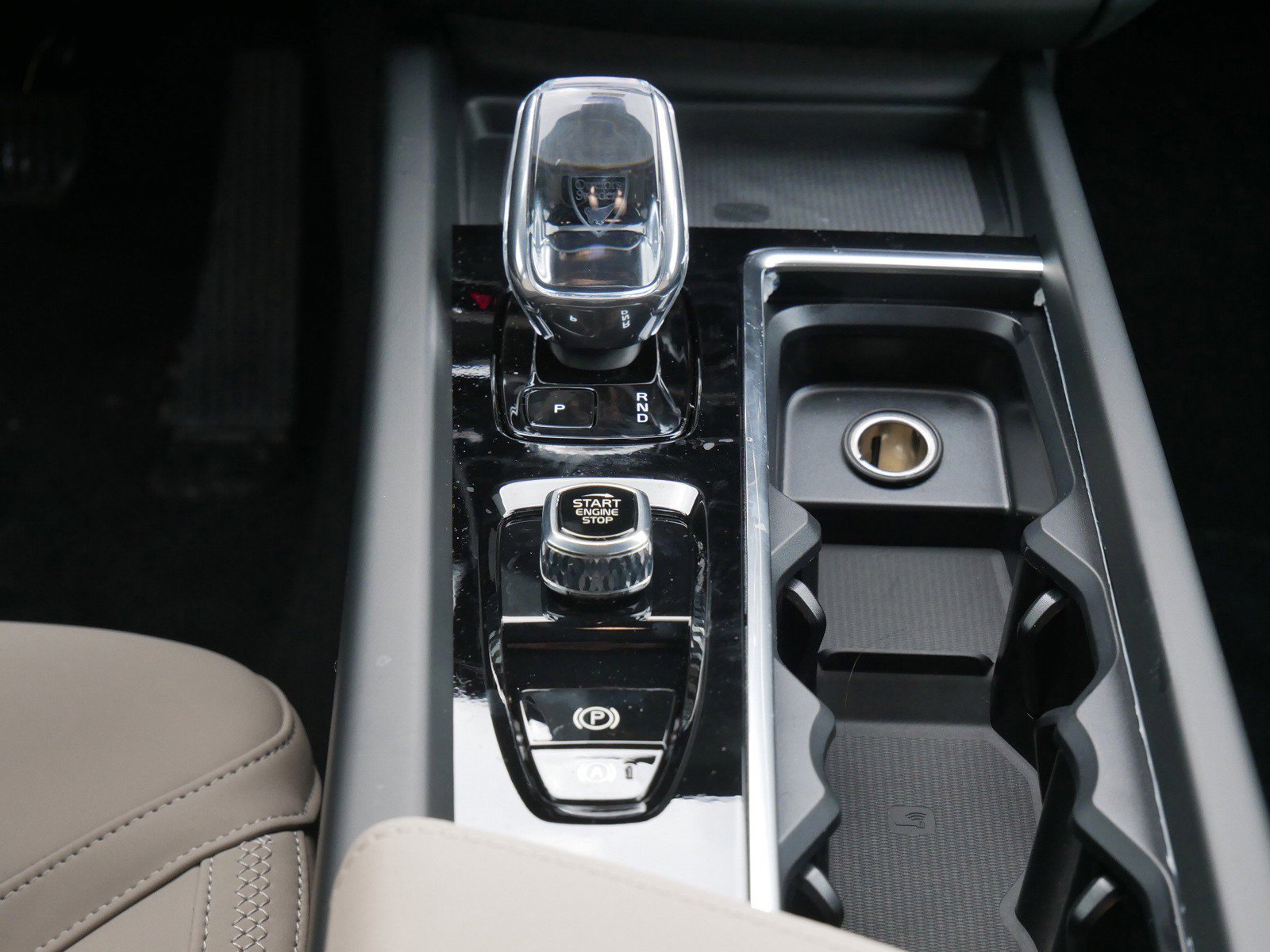 New 2026 Volvo XC60 T8 Plus w/ Protection Package Premier image 9